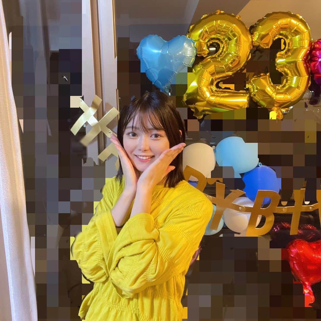 宮川里奈のインスタグラム：「23歳になりました！ この飾り姪っ子がしてくれた🤍 かわいすぎるううう🤦🏼‍♀️ 年々誕生日がくるの早くなってる汗汗」