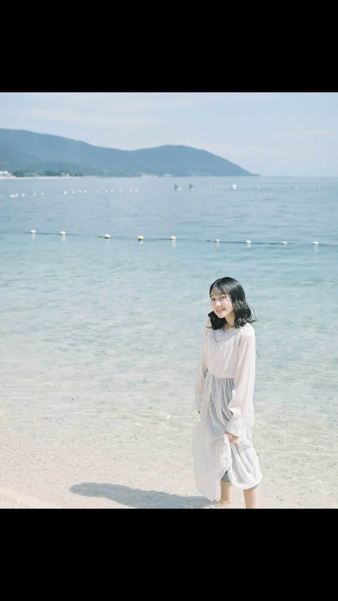 Masaのインスタグラム：「.  iPhone   Fujifilm X-Pro2  XF16-55 F2.8  Pentax6x7  Super Takumar 105mm F2.4 #pro400h  一枚目のみバケペン📷  琵琶湖🌊  撮影日 : 2023年9月10日  #まさペン #エビプリ #pentax6x7 #pentax67 #バケペン #中判フィルム #film #filmcamera #filmphotography #フィルム #フィルムカメラ #フィルム写真 #portrait  #ポートレート #fujifilm #xpro2 #xf35mmf14 #日本 #リール #reel #filmisnotdead #shiga #滋賀 #琵琶湖」