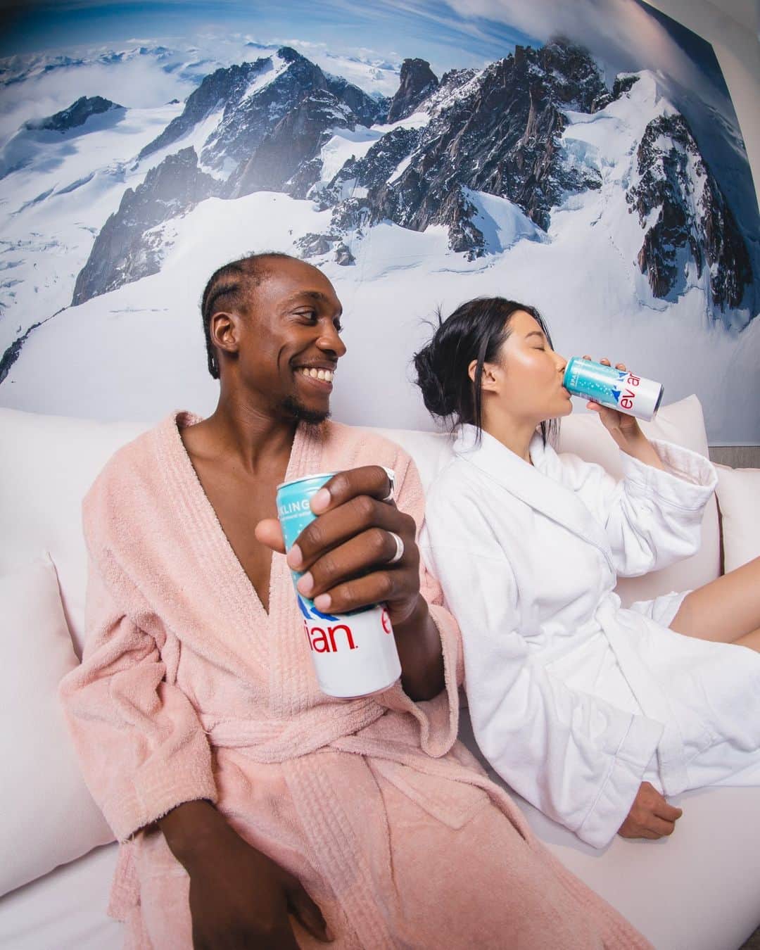 evianさんのインスタグラム写真 - (evianInstagram)「💧The perfect way to spa day​ at @hotelroyalevian ​ Treat yourself to a little rest and refresh this Autumn🍁​  Take a sip of evian Sparkling water naturally filtered through glacial rocks…with a little added sparkle ✨​  #Autumn #LiveYoung #evian」9月26日 19時00分 - evianwater