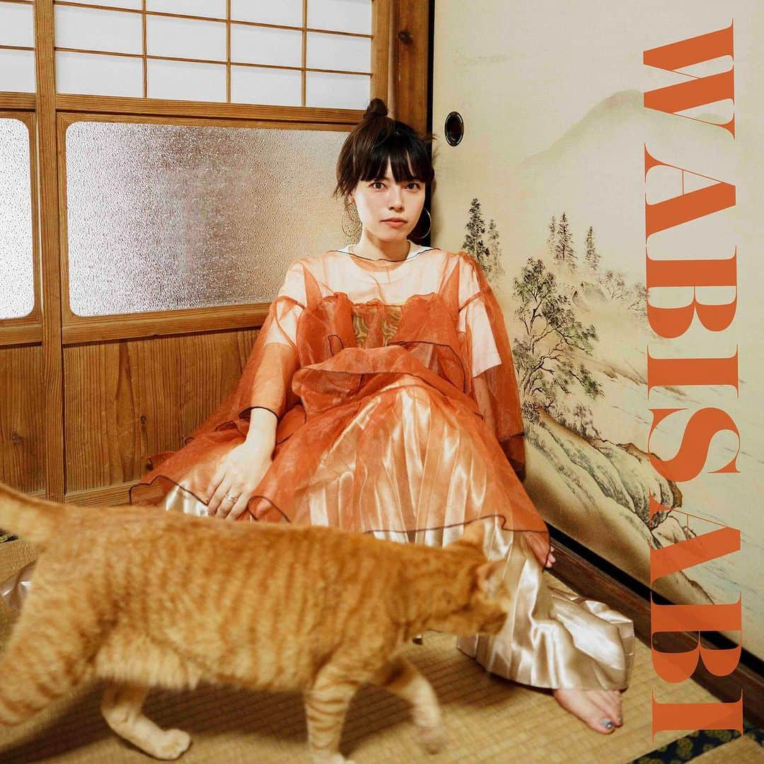 NIKIIEのインスタグラム：「nikiie 新曲「WABISABI」 10/4配信リリース決定！ 🍂🇯🇵👘🐈  Drum programming by JAYTWOL @jujuclubfringues  Mixed & mastered by Takayuki Noami a.k.a. Tia Rungray(Non-REM Studio) @tiarungray  Photograph by Kenji Agata @kenji_agata  Costume by Kaho Iwaki @kaoiwaki  Special thanks to @ide_ayaka_official   #nikiie #wabisabi #gingercat #ssw #新曲」