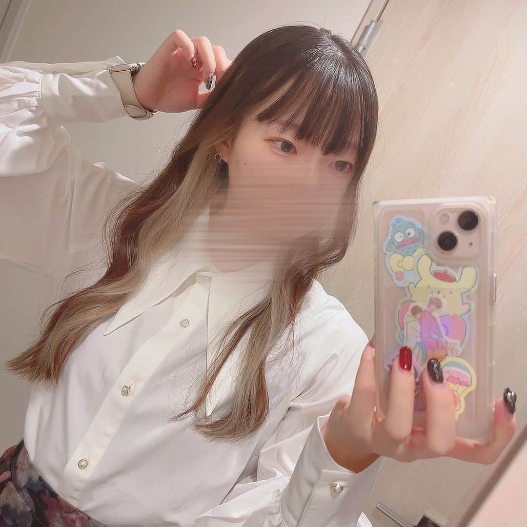 ねぎまのインスタグラム：「. . 最近急激に伸びるの早い気がするけど気のせい？🧐 家にいるときずっと結んでるから？🧐 . tops: #GRL . .」