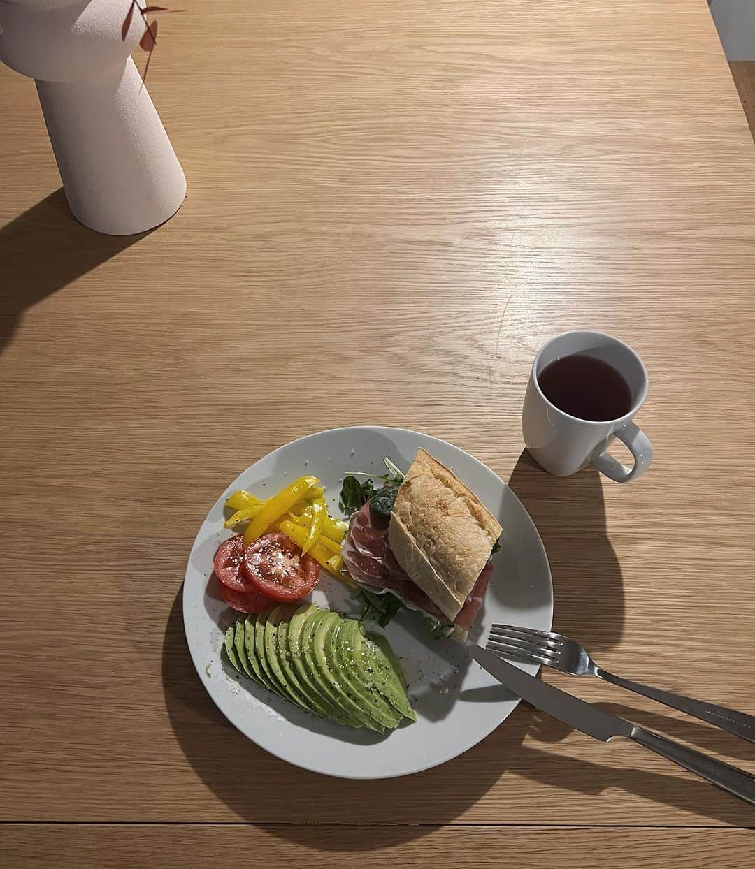紗羅マリーのインスタグラム：「🍅  Make Breakfast and Keep healthy. 🥑  Bon appétit!!」