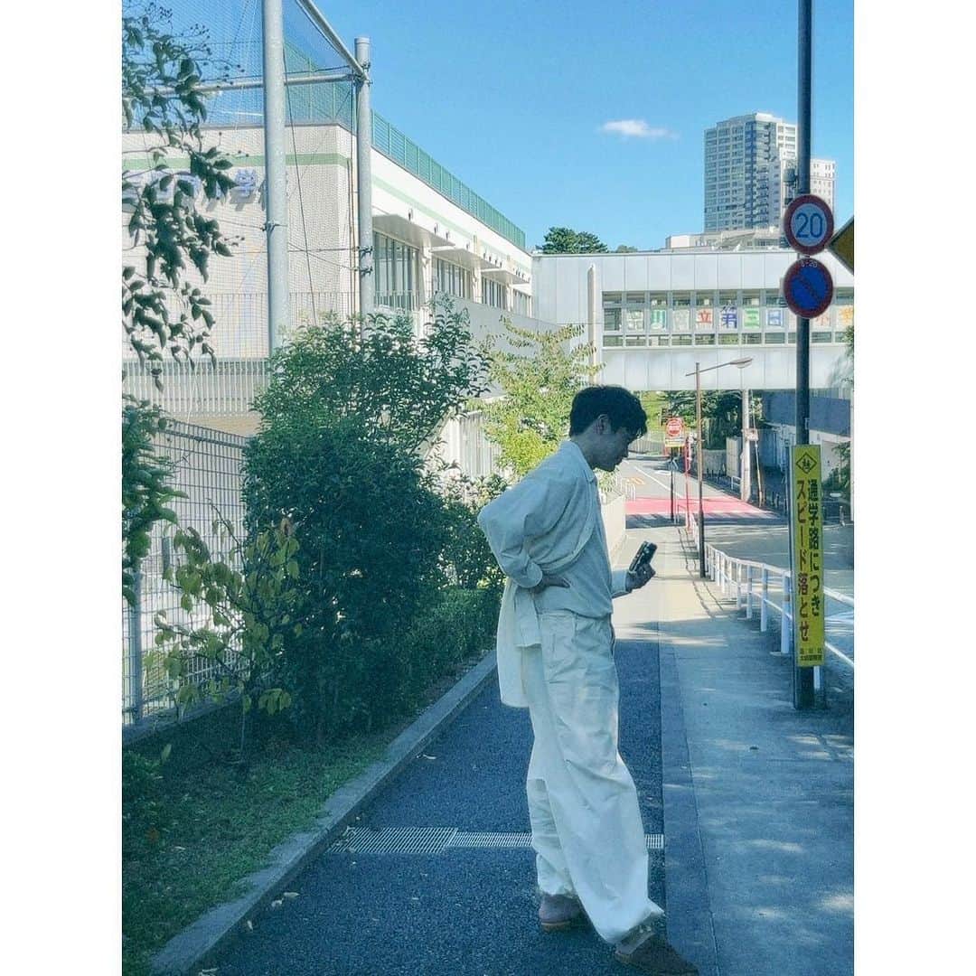 井之脇海さんのインスタグラム写真 - (井之脇海Instagram)「BRUTUSのweb記事にて、 「俳優・井之脇海がINSTAX mini Evoと過ごす8日間。写真と言葉でつづる、大人のチェキ日記」が公開されました。  最新型チェキと一緒に過ごした8日間。  今まで見ていた好きなものが、カメラを通すことで、見え方が変わったり、より好きになったりして面白かったです😌 ぜひ読んで見てください！  投稿の1枚目は記事内で紹介している、iPhoneで撮った好きな写真。 記事ではこれを現像した写真も掲載されているので、見比べてみてください(^^)  2枚目は、取材日のオフショット。 3.4枚目は掲載写真です📸  #brutus #instaxminievo #fujifilm」9月26日 19時16分 - kai_inowaki