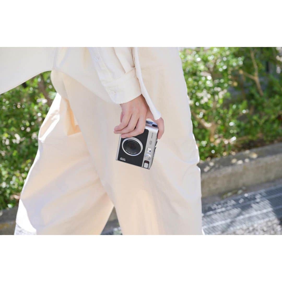 井之脇海さんのインスタグラム写真 - (井之脇海Instagram)「BRUTUSのweb記事にて、 「俳優・井之脇海がINSTAX mini Evoと過ごす8日間。写真と言葉でつづる、大人のチェキ日記」が公開されました。  最新型チェキと一緒に過ごした8日間。  今まで見ていた好きなものが、カメラを通すことで、見え方が変わったり、より好きになったりして面白かったです😌 ぜひ読んで見てください！  投稿の1枚目は記事内で紹介している、iPhoneで撮った好きな写真。 記事ではこれを現像した写真も掲載されているので、見比べてみてください(^^)  2枚目は、取材日のオフショット。 3.4枚目は掲載写真です📸  #brutus #instaxminievo #fujifilm」9月26日 19時16分 - kai_inowaki