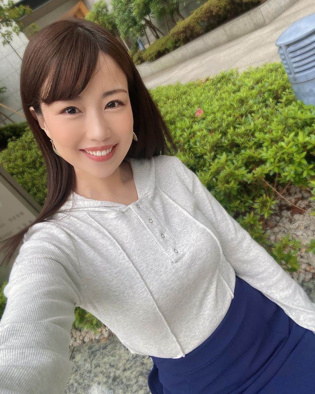 道岡桃子のインスタグラム：「【大事なお知らせ】  新しいアカウントを作りました‼️  @momoko_momonga   もし良かったら  フォローしてくださいね🥰」