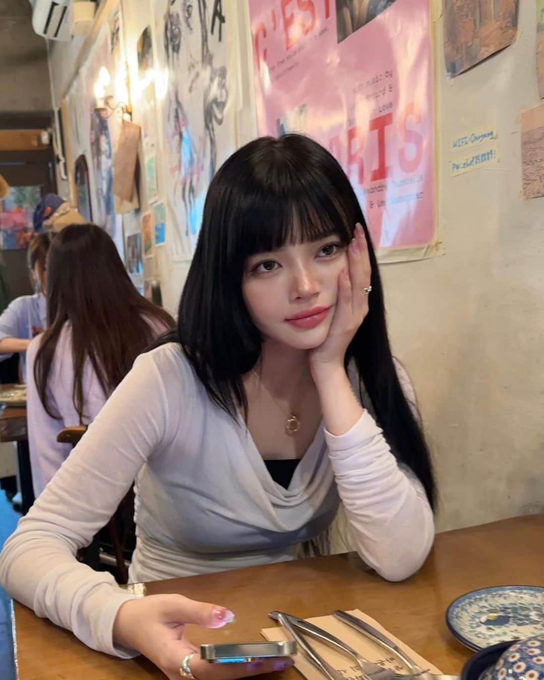 仲本莉絵瑠のインスタグラム：「はー毎日考えることだらけ🙃どうして自分で努力して頑張ったのにここまで言われるんだろう🙃努力すらしてない人間にアハハハハ」