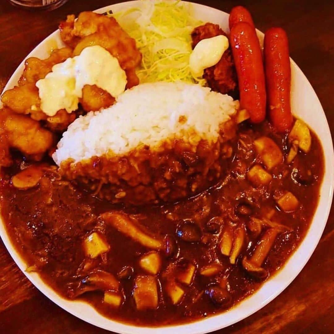 チキン南蛮カレーのルウ王子さんのインスタグラム写真 - (チキン南蛮カレーのルウ王子Instagram)「本日もカレー倶楽部ルウへ たくさんのご来店 あルウがとうございます！  ナンか最近少しずつ 秋に近づいてきてルウ！  食欲の秋は カレー倶楽部ルウで テゲうまカレーを食べルウ！ ★ ★ #カレー好きと繋がりたい #チキン南蛮カレー #都城ランチ #カレー #宮崎グルメ #都城カレー #カレー倶楽部ルウ #宮崎 #都城 #カレー好きな人と繋がりたい #宮崎ランチ #都城メンチ #チキン南蛮 #ミート券 #都城市プレミアム付スマイル商品券」9月26日 19時22分 - currynoprince