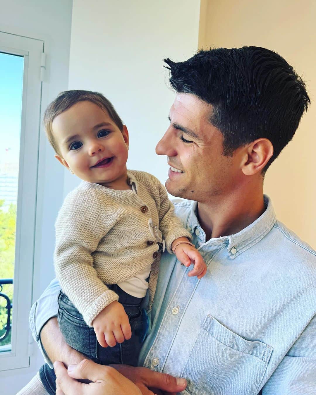 アルバロ・モラタのインスタグラム：「Mi Bibi preciosa 😍」
