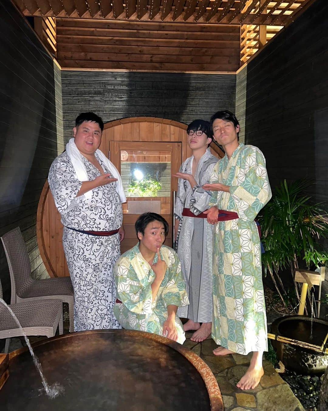 池田真一のインスタグラム：「関空温泉ホテルガーデンパレスの バレルサウナ付き貸切り半露天風呂が最高すぎた！！ バレルサウナにほぼホテル風呂に水風呂はめちゃくちゃ冷たい！ 日によってはシングルもあるらしい！ そしてサウナ終わりの刺身定食も美味すぎた！ これからめちゃくちゃ行ってまうがな！友達と行くもよし！ 恋人行くもよし！ 家族と行くもよし！ 1人で行くもよし！ 知らんおっさんと行くのは無し！ とりあえず関空温泉ホテルのインスタの動画見て欲しい！ 絶対に行きたくなるはず😄」