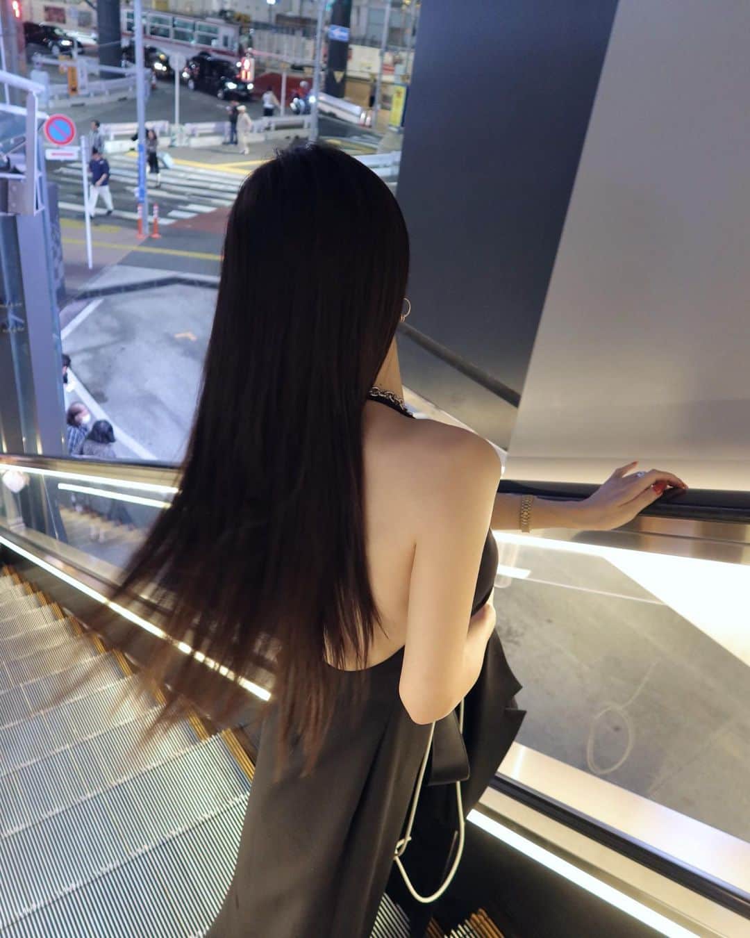 のインスタグラム：「もうお気づきだよね？ そう！ イメチェンしたの🌼  気分転換っ♡」