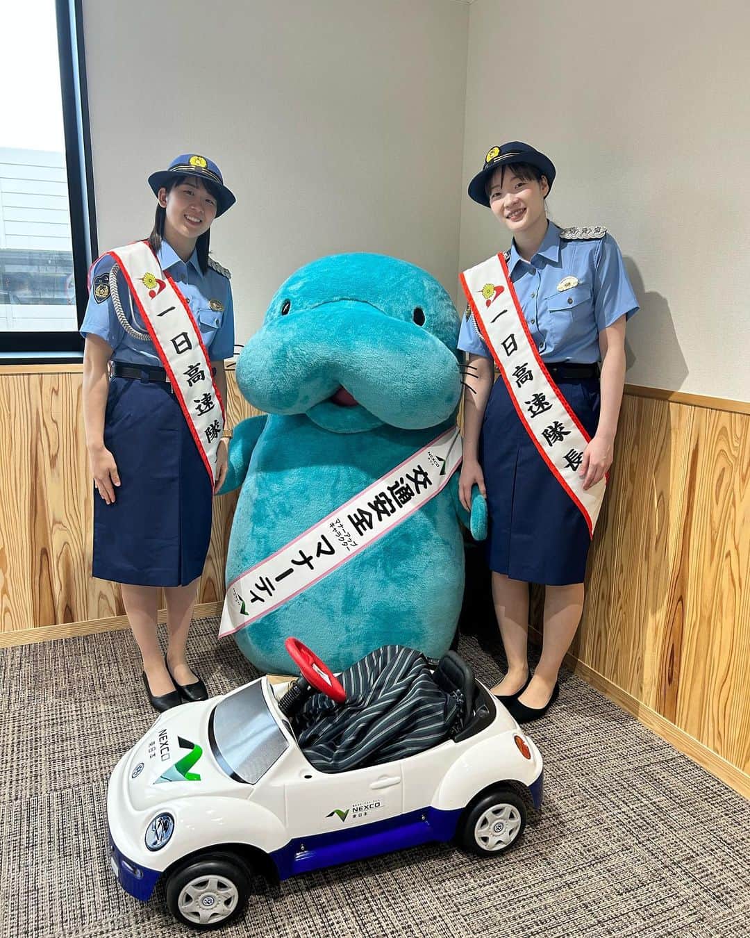 永原和可那のインスタグラム：「. 今日は一日高速隊長として 交通安全を呼びかけるイベントに 参加させていただきました👮🚓 初めて制服を着用させていただいて、 着ただけで背筋がピーンとしてました(笑) 自分の命、そして相手の命を守る為にも 交通ルールをしっかりと守り、 安心安全な運転を心がけましょう🚔 . #一日警察署長 #nexco東日本  #交通安全 #事故防止」