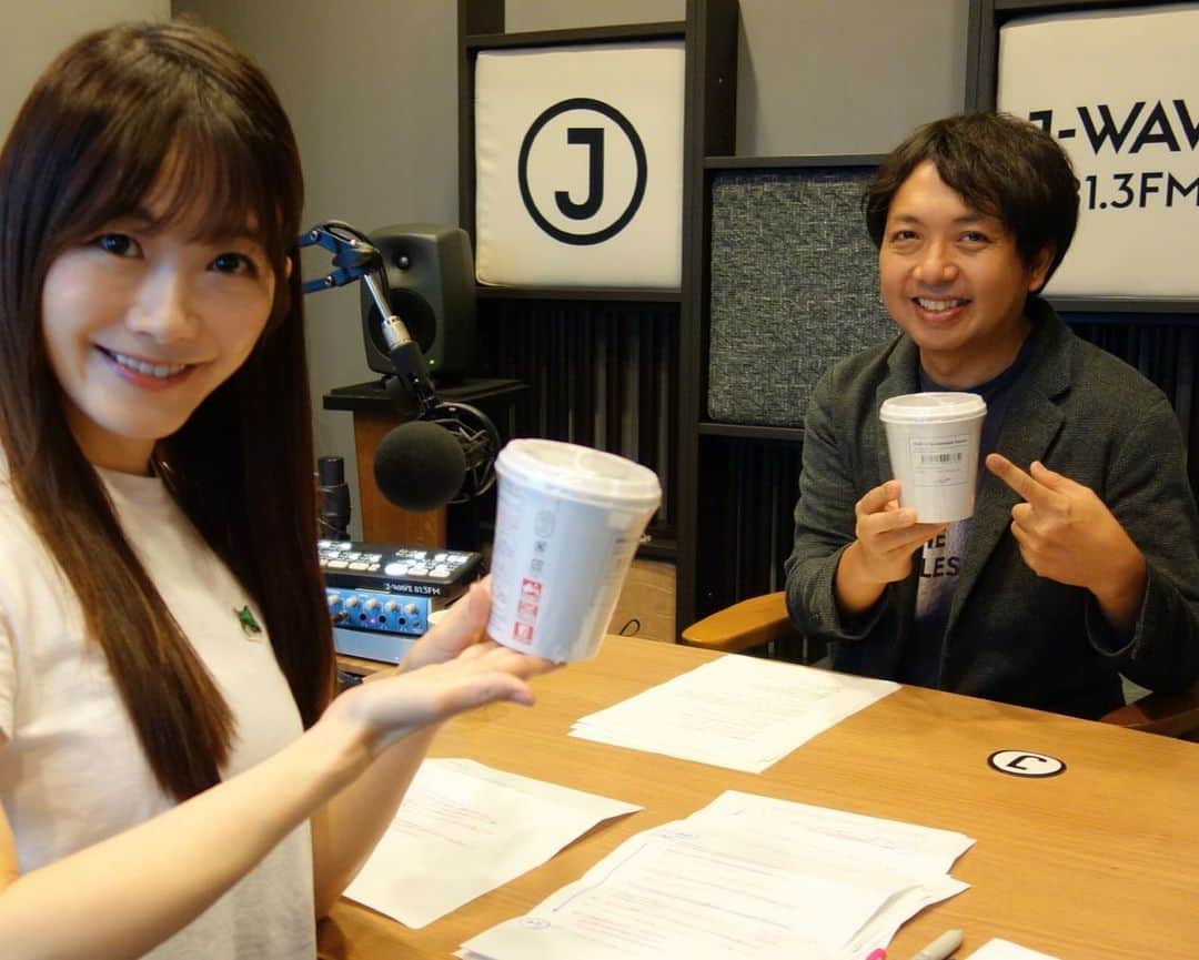 榎本麗美のインスタグラム：「. 『 #SpaceExplorers 』 第5回目のゲストは #ユーグレナ 執行役員 CTOでミドリムシ博士の鈴木健吾さん @drkengo 🦠  私も共同発起人として開発に参加させていただいた 「2040年サステナブルラーメン(通称:宇宙ラーメン)」 のお話や、月面で食べる未来の宇宙食、さらには火星に向けての展望も🚀  鈴木さんと宇宙ラーメンご紹介出来てすごく嬉しいです🌕 ぜひ、お聴きください！ ↓ https://www.audible.co.jp/pd/Space-Explorers-Podcast/B0CFTYDNT4?action_code=ASSGB149080119000H&share_location=pdp  #サステナブル #sdgs」