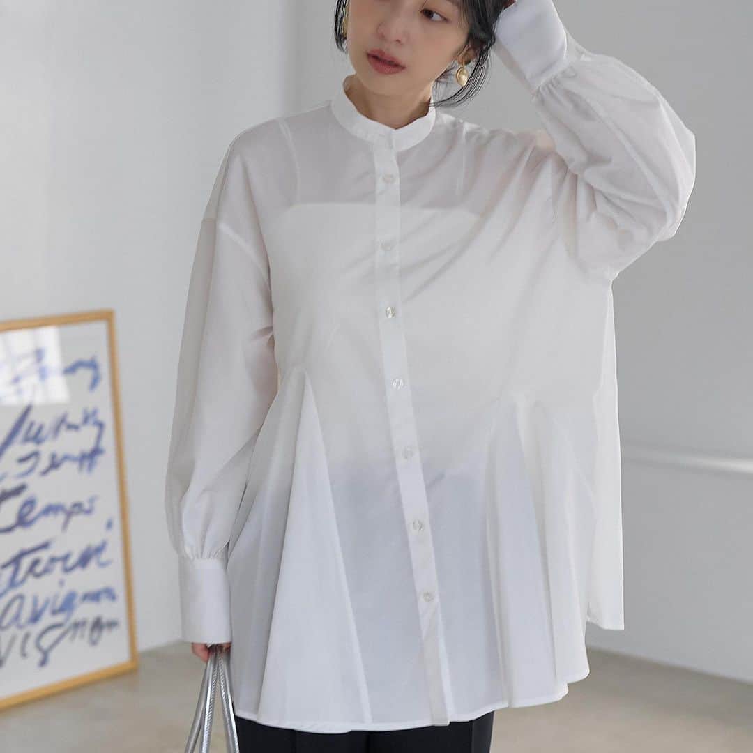 ViSさんのインスタグラム写真 - (ViSInstagram)「【recommend shirt】  秋に大活躍のシャツ。  冬はニットと重ねても着れるから 今から持っておきたいアイテム。  デザインも機能面も優れた VISのオススメシャツをご紹介。  #BVH53020 【洗える】 袖リボンオーバーシャツ ¥5,489 (税込) ※店舗販売中  #BVH53110 【洗える・シワが取れやすい】美easyフレアシャツ ¥6,589 (税込) ※店舗9月29日入荷予定  @jadorejunonline をチェック💫  #vis#vis_jp  #fashion#ootd#ファッション #今日のコーデ #秋冬#秋コーデ#シャツ#シャツコーデ#ルーズシルエット#ビッグシャツ#大人可愛い#キレイめ#キレイめカジュアル#カジュアル#韓国っぽコーデ #カラーシャツ」9月26日 19時48分 - vis_jp