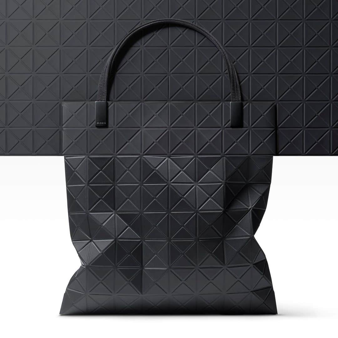 BAO BAO ISSEY MIYAKE Official Instagram accountのインスタグラム：「"TRACK"  Release Month: October, 2023 *The release month might be different in each country.  #baobaoisseymiyake #baobaoisseymiyake #isseymiyake #baobaoisseymiyaketrack」