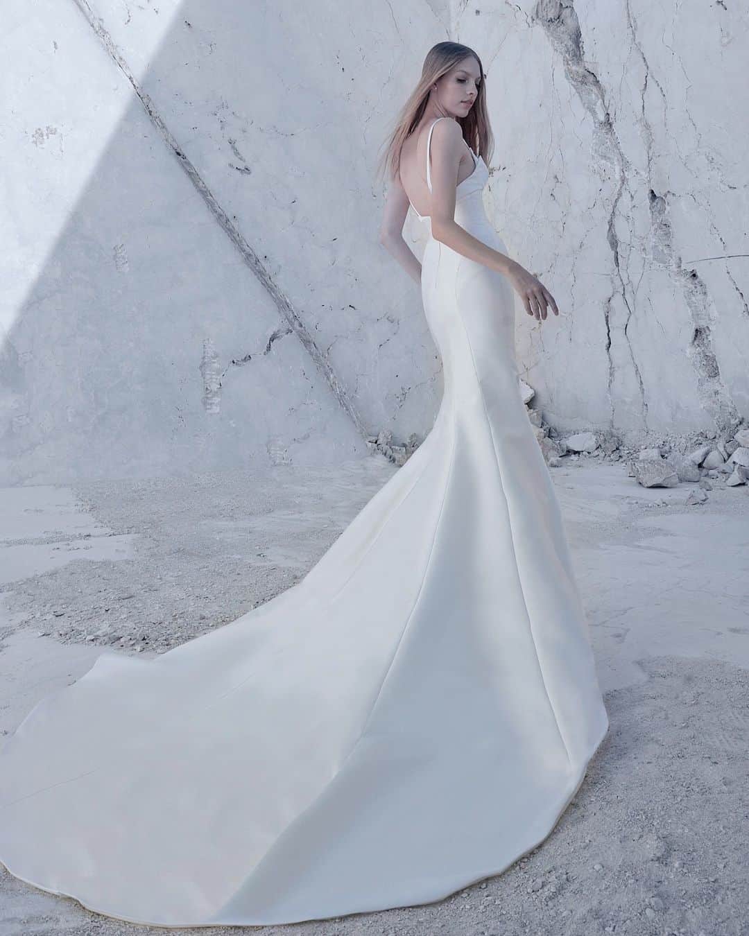 Pronoviasさんのインスタグラム写真 - (PronoviasInstagram)「The new #AtelierPronovias 2024 Seasons of Light collection is now available worldwide 💛 Discover the fully-customizable exclusive Haute Couture gowns handcrafted by our expert seamstresses at our Barcelona atelier.   1. Fioris 2. Symphorine 3. Lelis 4. Lunas 5. Astral  Location: @levantina_group   #SeasonsOfLight #HauteCouture」9月26日 20時00分 - pronovias