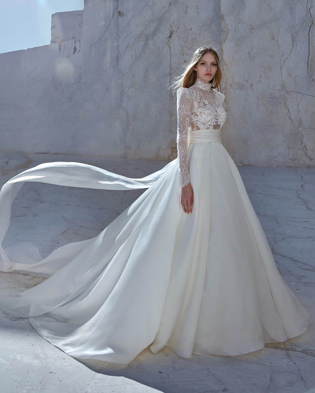 のインスタグラム：「The new #AtelierPronovias 2024 Seasons of Light collection is now available worldwide 💛 Discover the fully-customizable exclusive Haute Couture gowns handcrafted by our expert seamstresses at our Barcelona atelier.   1. Fioris 2. Symphorine 3. Lelis 4. Lunas 5. Astral  Location: @levantina_group   #SeasonsOfLight #HauteCouture」