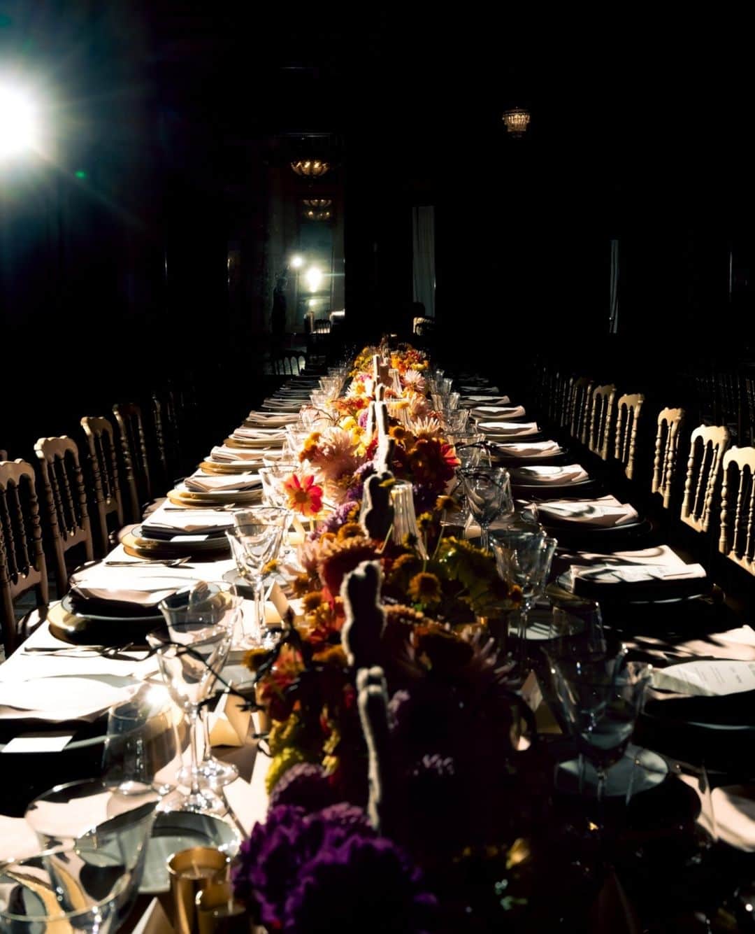 マックスマーラさんのインスタグラム写真 - (マックスマーラInstagram)「Immerse yourself in the enchanting atmosphere of the #MaxMara and @vogueitalia dinner, hosted in Milan to celebrate the #MaxMaraTeddyBear coat.⁠ ⁠」9月26日 20時00分 - maxmara