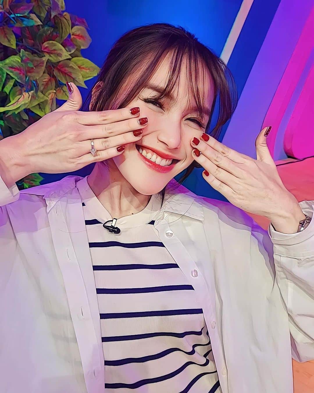 アユ・ティンティンのインスタグラム：「My lovely nailart @carissa_nails 💅🏻😍 너무 귀엽고 고마워 🫶🏻💃」