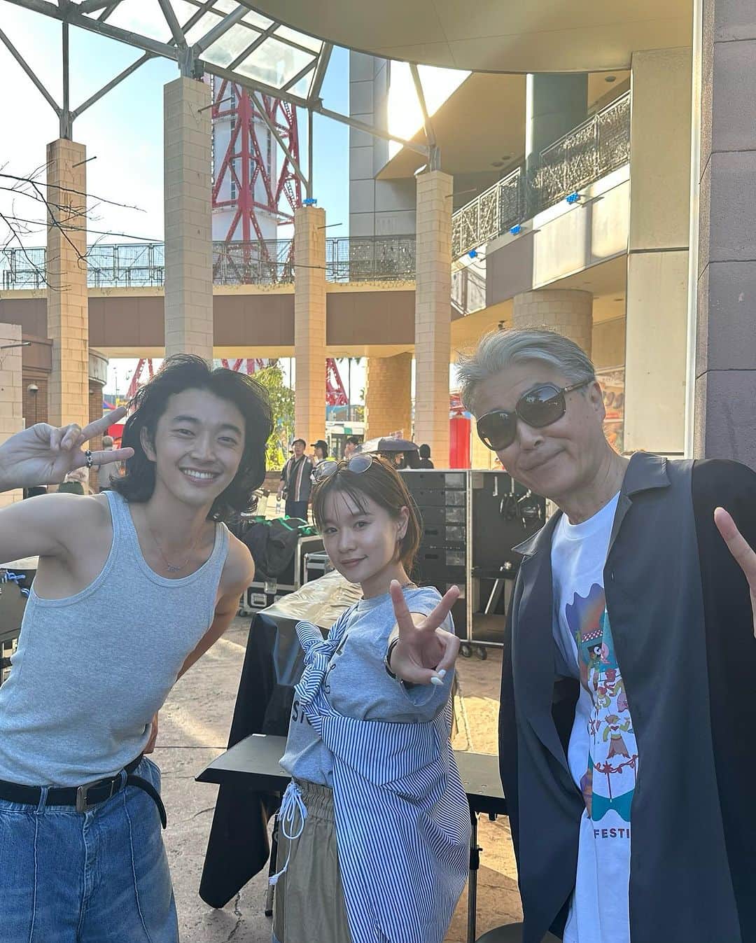 fumikaさんのインスタグラム写真 - (fumikaInstagram)「⁡ 先日の福岡Day! ⁡ 🌼1枚目はKBCラジオの収録にて♪ ⁡ 🌼2、3枚目のKoji Otonari Dance Village (元は乙成孝ニダンスヴィレッジ) わたしが6歳ごろから高校生まで 通ってたスタジオ ここにミュージカルクラスがあって 歌、ダンス、タップ、お芝居を習ってた。 乙成先生はわたしの恩師。 「あなたたち世代はみんなよく競ってたわね〜」 と懐かしいお話を聞かせてくれたり こんな小娘の悩みに耳を貸してくれたり。 今でもあの頃はレッスンが待ち遠しくて 楽しかった思い出しかない🕺✨ ⁡ ⁡ 🌼4、5枚目はベイフェスにて。 yonawoの荒谷さん、 フェスのプロデューサー深町さんは 同じ高校の卒業生🎓 まさかここに西陵生が3人もおるなんて！ と記念撮影📸 荒谷さん今っぽさもありながら どことなく渋い歌声に痺れた ⁡ 🌼6枚目はLAGHEADS✖︎HIMI めちゃかっこよくて魅入るライブ👀🔥 ⁡ 🌼7、8枚目はacaneちゃん♡ とにかく可愛いくてパワフルで面白い 歩くパワースポットみたいな子💞 たくさん笑ったよ🤣 可愛い楽くんの動画にも めちゃ癒された〜👶🏻  ⁡ 他にもタイミング良く会えた 大好きな人たちもいて 時間を余すことなく！ 最高な福岡旅だったな🫶💓 ⁡」9月26日 19時54分 - fumikasingasong