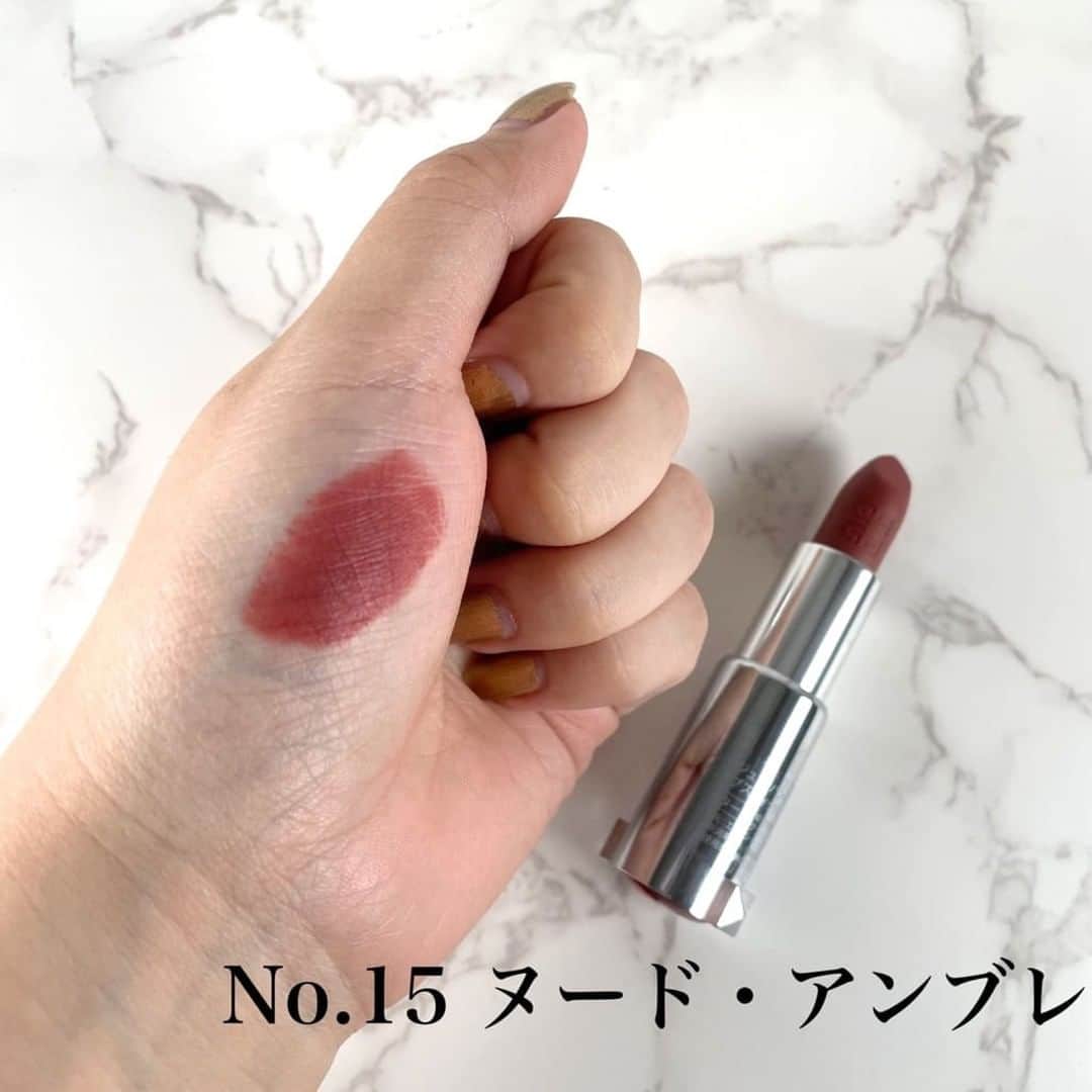 ISETAN MiRRORさんのインスタグラム写真 - (ISETAN MiRRORInstagram)「【オトナ女子リップ新作レビュー】  こんにちは！  イセタン ミラー ビューティ スタイリストの猪俣(イエローベース/混合肌/二重)です。  今回は2023年9月に発売された GIVENCHYの新作リップカラーをご紹介します。  GIVENCHYルージュ・ジバンシイ・ベルベット 5,500円（税込）  パウダリーマット仕上がるリップスティック。のせると大人っぽい印象に早変わり！  リップはとてもなめらか、そしてすべりの良いテクスチャーでとろけるような心地良さも◎ 高いピグメントの効果でしっかりと発色し、乾燥せず長時間持続します。  No.09 ベージュ・サブル 素のリップカラーをナチュラルに綺麗に魅せてくれるカラー。 リップを控えめにされたい方にオススメ♪  No.15 ヌード・アンブレ　 馴染みやすいピンク寄りの赤みカラー。 指でポンポン乗せ、ふんわりと血色感をつけるのもオススメ♪  No.50 ブラン・アカジュー リップが主役になるようなレッドカラー。 口元にポイントを置き、印象付けたい方にオススメ♪  ✼••┈┈••✼••┈┈••✼••  この続きは「スタッフレビュー」のハイライトから三越伊勢丹オンラインストアmeecoのWEBページに飛んでいただくとご覧いただけます📝✨  @isetanmirror  #イセタンミラースタッフレビュー #isetanmirror #イセタンミラー #イセタンミラー推しコスメ #ジバンシイ #givenchy  #givenchybeauty」9月26日 19時55分 - isetanmirror