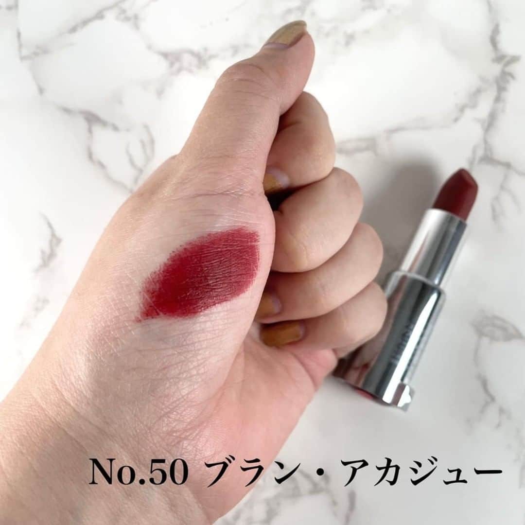 ISETAN MiRRORさんのインスタグラム写真 - (ISETAN MiRRORInstagram)「【オトナ女子リップ新作レビュー】  こんにちは！  イセタン ミラー ビューティ スタイリストの猪俣(イエローベース/混合肌/二重)です。  今回は2023年9月に発売された GIVENCHYの新作リップカラーをご紹介します。  GIVENCHYルージュ・ジバンシイ・ベルベット 5,500円（税込）  パウダリーマット仕上がるリップスティック。のせると大人っぽい印象に早変わり！  リップはとてもなめらか、そしてすべりの良いテクスチャーでとろけるような心地良さも◎ 高いピグメントの効果でしっかりと発色し、乾燥せず長時間持続します。  No.09 ベージュ・サブル 素のリップカラーをナチュラルに綺麗に魅せてくれるカラー。 リップを控えめにされたい方にオススメ♪  No.15 ヌード・アンブレ　 馴染みやすいピンク寄りの赤みカラー。 指でポンポン乗せ、ふんわりと血色感をつけるのもオススメ♪  No.50 ブラン・アカジュー リップが主役になるようなレッドカラー。 口元にポイントを置き、印象付けたい方にオススメ♪  ✼••┈┈••✼••┈┈••✼••  この続きは「スタッフレビュー」のハイライトから三越伊勢丹オンラインストアmeecoのWEBページに飛んでいただくとご覧いただけます📝✨  @isetanmirror  #イセタンミラースタッフレビュー #isetanmirror #イセタンミラー #イセタンミラー推しコスメ #ジバンシイ #givenchy  #givenchybeauty」9月26日 19時55分 - isetanmirror