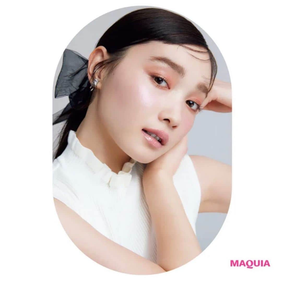 新野尾七奈のインスタグラム：「MAQUIA10月号🤍 現在発売中の11月号にも出演してます⭐️ 是非ご覧下さい♡  photographer @sannomiyamotofumi  hairmake @kyoheisasamoto  stylist @masacott__  lighter 風間裕美子さん 小嶋明恵さん editing 横山由佳さん 犬塚慧子さん  ありがとうございました❣️」