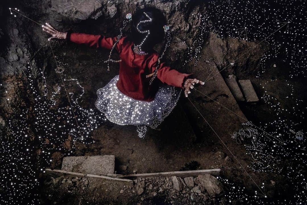 Magnum Photosのインスタグラム：「@yaelmtzv is shortlisted for @prix_pictet 2023, a global award aiming to highlight sustainability and environmental issues through photography.⁠ ⁠ The theme of this year’s Prix Pictet is Human. Martínez began his nominated series, Luciérnaga (Firefly), as “an essay on resilience a portrayal of those who have been through trauma and are still fighting violence in their communities, and of others who risked their lives emigrating to escape that violence and support the families they left behind, becoming their economic pillars.” The images feature bright dots of light, created by shining light through prints with pinpricks and photographing the result. ⁠ ⁠ Prix Pictet will announce the winner on September 28, and the works of the twelve shortlisted photographers will be exhibited in the Porter Gallery of the @vamuseum starting September 29.⁠ ⁠ In light of his nomination, Martínez will be hosting a talk and book signing at the Magnum Gallery in London on September 29.⁠ ⁠ 🔗 Head to the link in bio to reserve your spot. ⁠ ⁠ PHOTOS (left to right):⁠ ⁠ (1)  The Space Between Us, from the series, Firefly. Taxco. Guerrero. Mexico. 2020.⁠ ⁠ (2) The Cut, from the series, Firefly. Intervened photography. Taxco. Guerrero. Mexico. 2020.⁠ ⁠ (3) Luz at her grandfather's home, from the series, Firefly. Intervened photography. Taxco. Guerrero. Mexico. 2020.⁠ ⁠ (4) Machete, from the series, Firefly. Intervened photography. Taxco, Guerrero. Mexico. 2020.⁠ ⁠ (5) The Space Between Us, from the series, Firefly. Taxco. Guerrero. Mexico. 2020.⁠ ⁠ © @yaelmtzv / Magnum Photos」