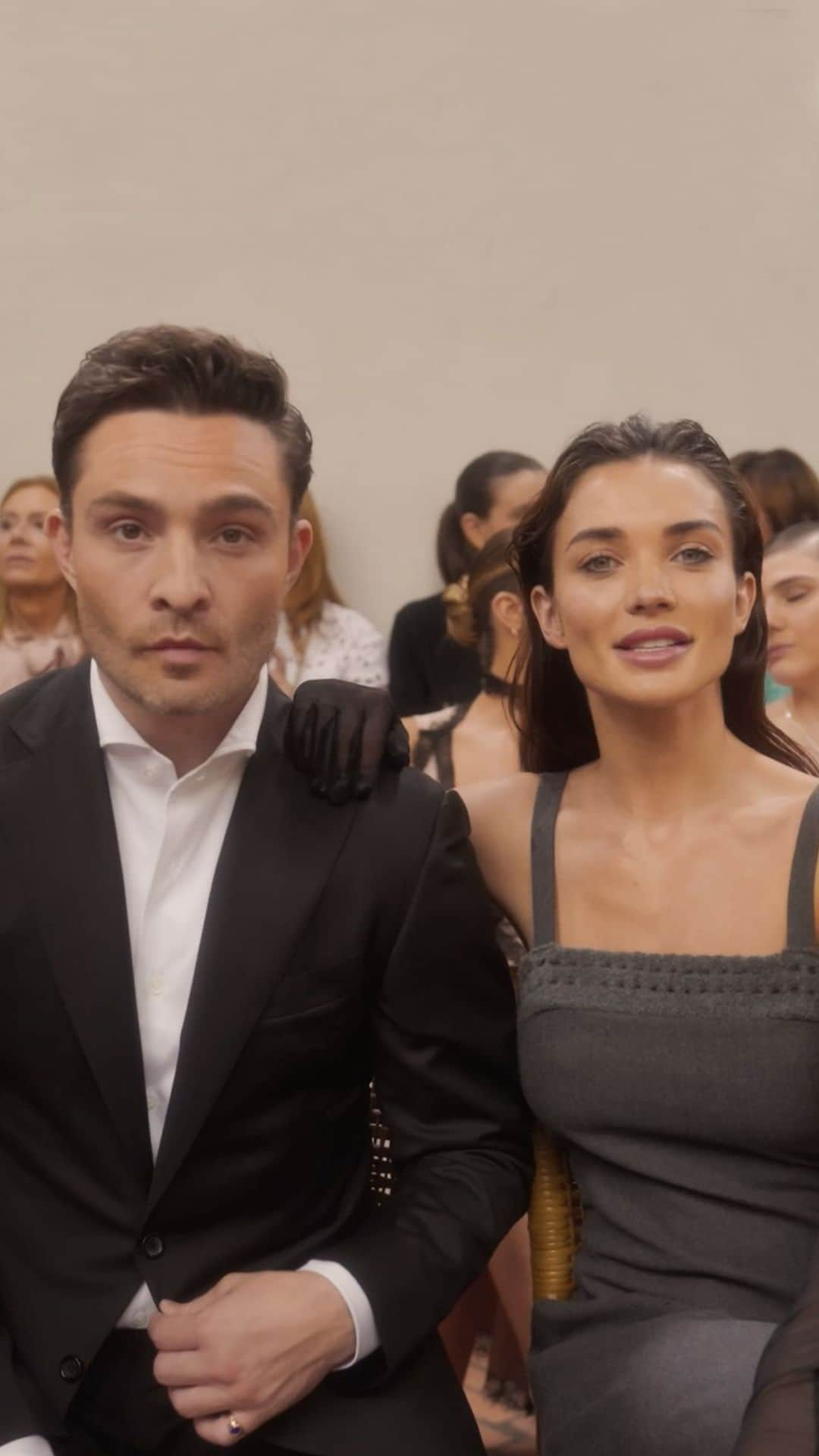 エド・ウェストウィックのインスタグラム：「Abbiamo incontrato @edwestwick e @iamamyjackson a Milano, e ci siamo preparati insieme a loro in vista dello show di @albertaferretti durante la #MilanoFashionWeek. Scopri tutti i dettagli del look che ha scelto Amy, quello che ci hanno raccontato e molto di più, nell’episodio completo di #GettingReadyWith al link in bio. #MFW   Credits Director: @benjaminwhitley Editor: @directordarnell  Camera Operator: @desi_restuccia  B Cam: @amerestucc  Sound: @matteofusi_sfx  Producer: @sofiasetti_  MUA: @roberta_anzaldi_makeup_  Hair: @faick_hair Location: @melia_milano」