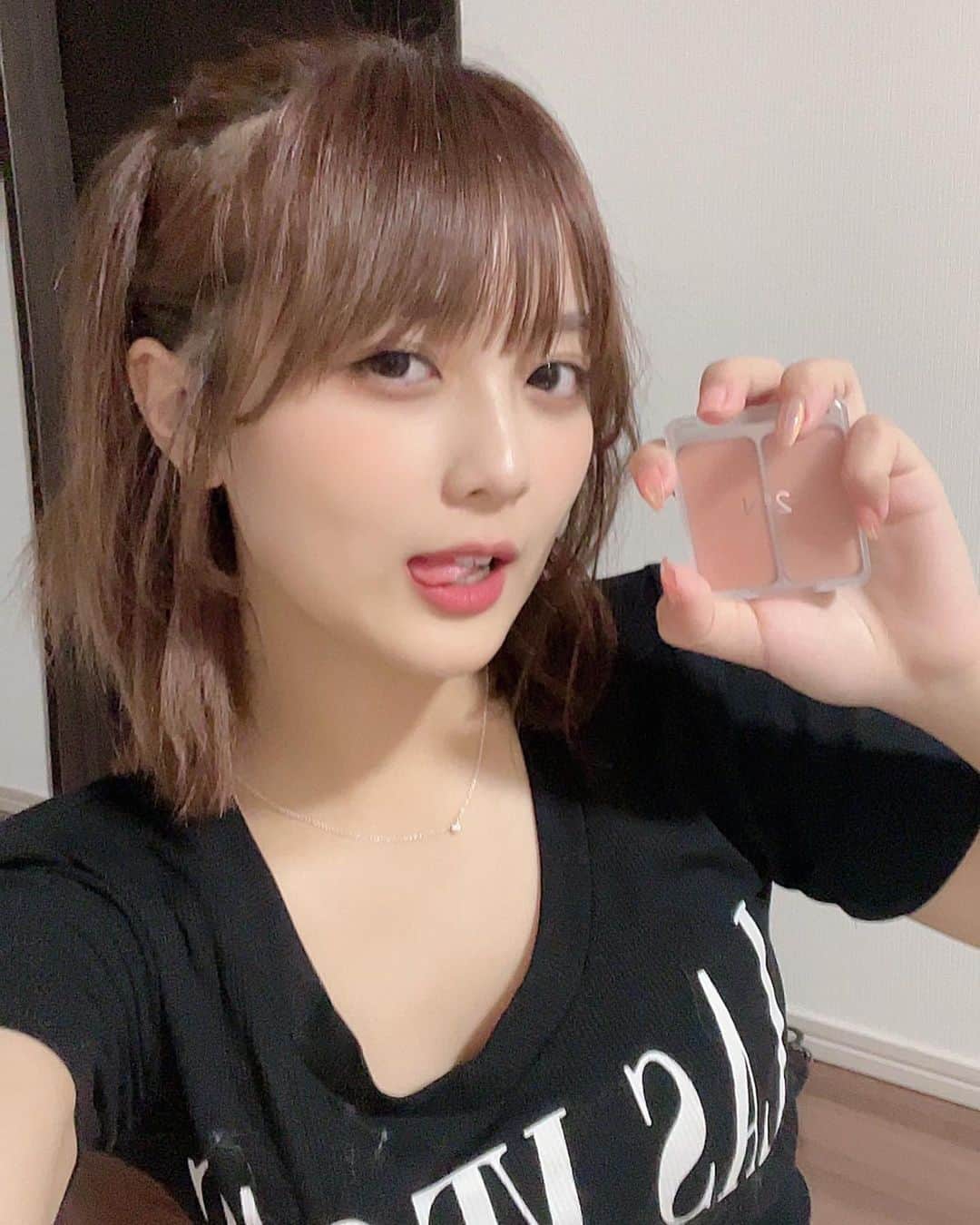 あみち。さんのインスタグラム写真 - (あみち。Instagram)「今日のチークは2aNのデュアルチークのムードインチーク🍊 この絶妙な色味で発色いいの天才すぎるーーー👶🏼🫶🏻  #2aN #トゥーエーエヌ  #デュアルチーク #白湯チーク #水彩画チーク @2an_official_jp」9月26日 20時00分 - ami_._._suzuki