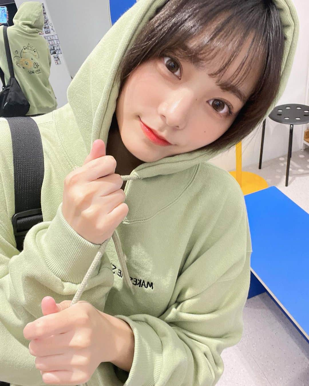 李始燕さんのインスタグラム写真 - (李始燕Instagram)「🐸  #후드티 요즘 딱 좋아💚」9月26日 20時04分 - siyo.co.kr