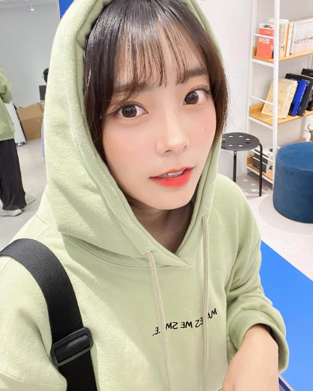 李始燕さんのインスタグラム写真 - (李始燕Instagram)「🐸  #후드티 요즘 딱 좋아💚」9月26日 20時04分 - siyo.co.kr