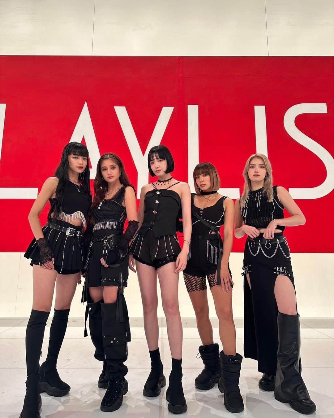 Akinaさんのインスタグラム写真 - (AkinaInstagram)「今夜26:03〜 TBS #PLAYLIST  #モノクロ TV初披露です！ みなさん見てね〜🥰」9月26日 20時09分 - akina_faky