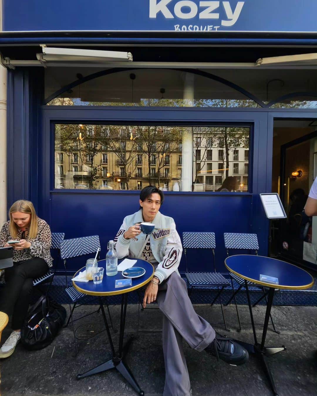 デスモンド・タンさんのインスタグラム写真 - (デスモンド・タンInstagram)「Bonjour, Paris! Starting my day with heavenly pancakes and the Parisian street view! 🥞🇫🇷」9月26日 20時10分 - thedesmondtan