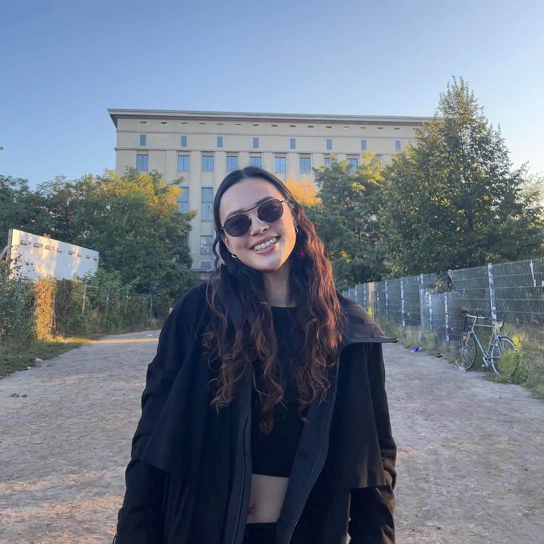 MARIA FUJIOKAさんのインスタグラム写真 - (MARIA FUJIOKAInstagram)「Thank you Berghain and to everyone who was there. That moment was truly crafted by each and every one of you💋 And for all the heartfelt messages, I am deeply touched and grateful💜 From the bottom of my heart, thank you. I hope to seeing you all again soon!🥰🙏  @berghain_ostgut   あの瞬間は、その場にいた皆さんで作り上げたものでした！本当にありがとうございます！また貴重な経験ができました。  そして、たくさんの心のこもったメッセージも頂き本当に嬉しいよかった😭💜心から、ありがとうございました。また近いうちに皆様と会える日を楽しみにしています🥰🥰」9月26日 20時12分 - mariasatelles