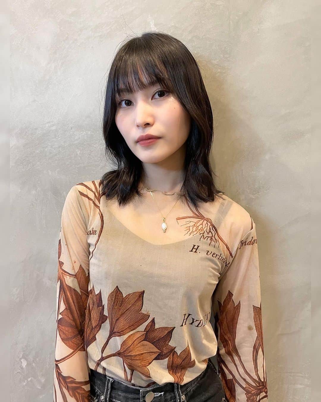 福岡聖菜さんのインスタグラム写真 - (福岡聖菜Instagram)「cut✂︎  もう少し伸ばしたい気分なので今回は整えるくらい😉 巻きがかわいくて幸せでした…  tops: @sahara_japon   #hair #haircut #mediumhair」9月26日 20時12分 - seina___ff
