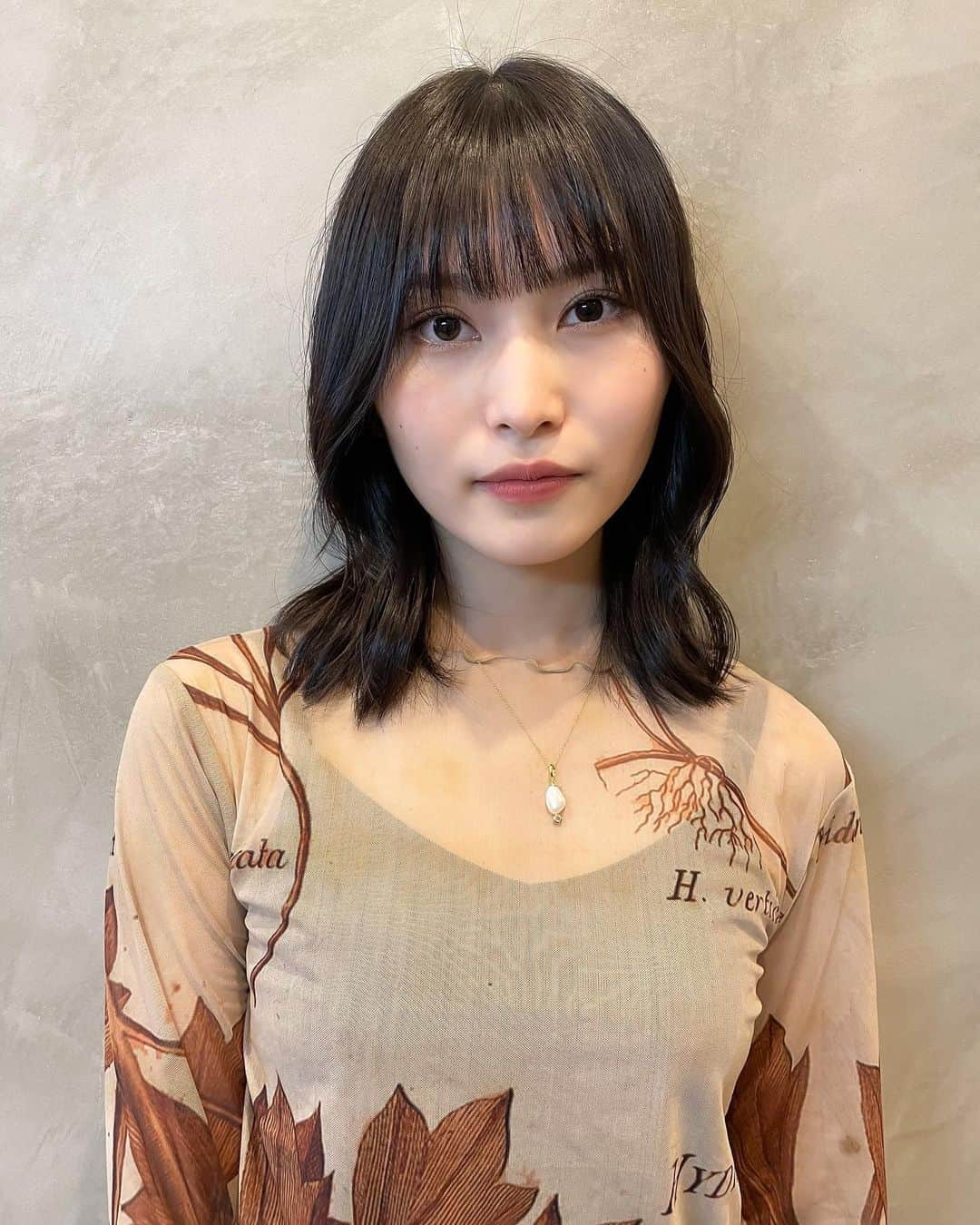 福岡聖菜さんのインスタグラム写真 - (福岡聖菜Instagram)「cut✂︎  もう少し伸ばしたい気分なので今回は整えるくらい😉 巻きがかわいくて幸せでした…  tops: @sahara_japon   #hair #haircut #mediumhair」9月26日 20時12分 - seina___ff