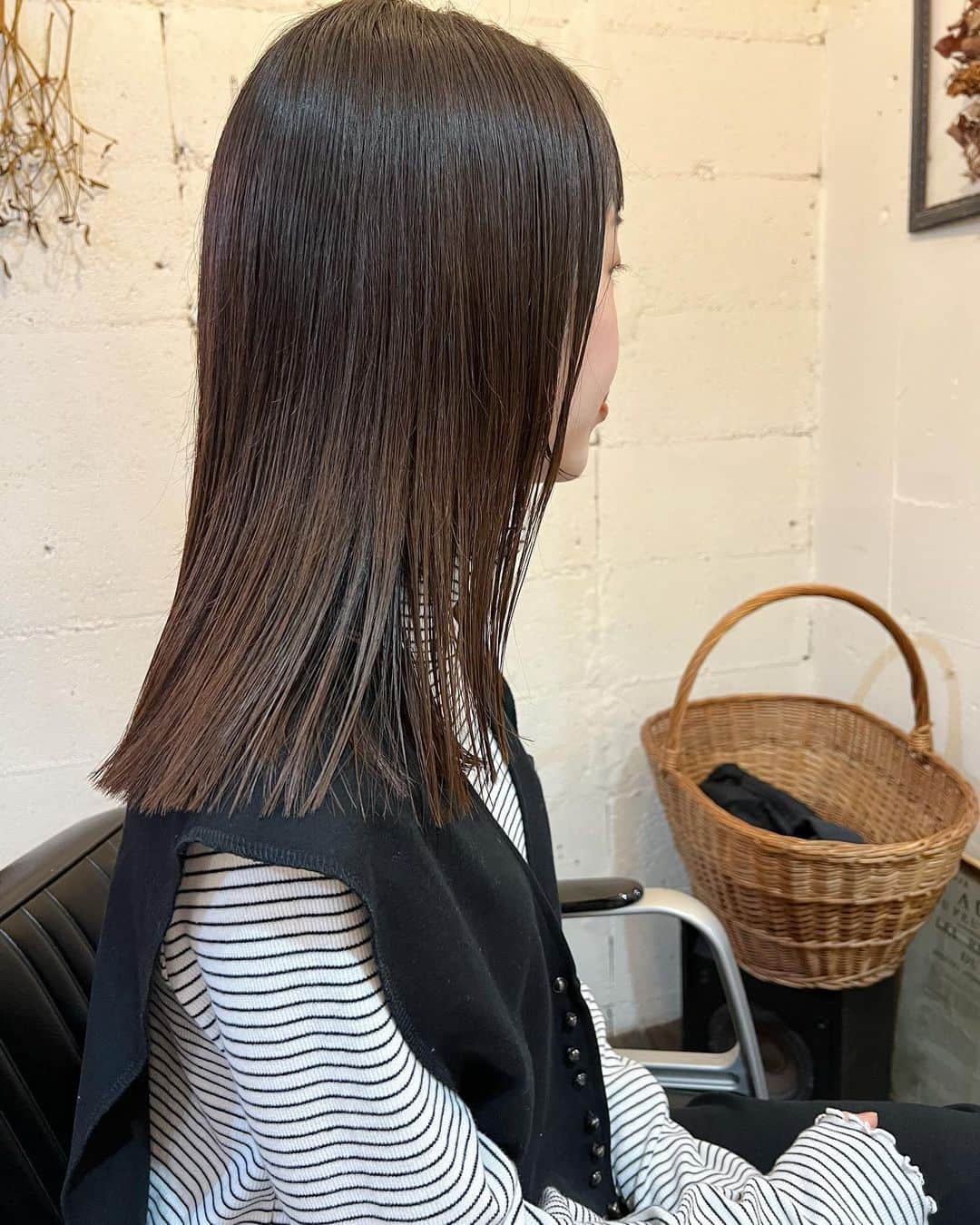 YU-U（工藤由布）さんのインスタグラム写真 - (YU-U（工藤由布）Instagram)「あらまびっくり😳 ボーダー×コラボベスト🦺 がまさかの続いたのです🥹✨ わたしもそうしたらよかった☄️ (明日似た感じにしようかな🫣) ざくざく軽めが多かったからパツッとで 前髪もややワイドにイメチェン🫧 ・・・ #uアレンジ #Aperoヘア #オン眉」9月26日 20時14分 - nyan22u22nyan
