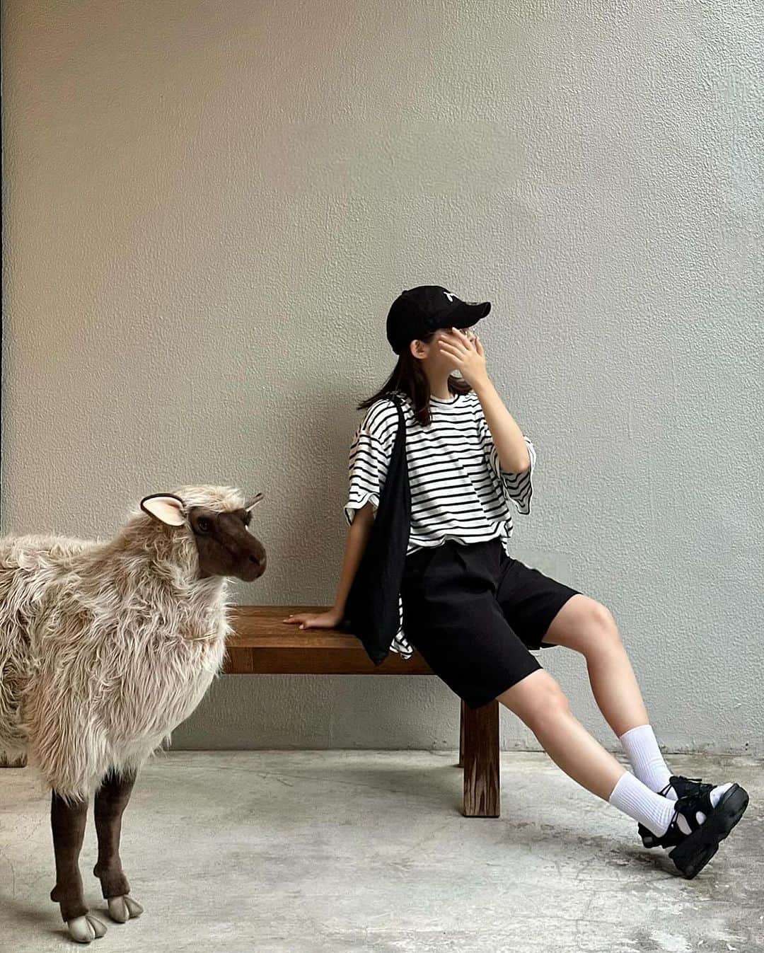横田亜美さんのインスタグラム写真 - (横田亜美Instagram)「. メンズライクのお洋服〜〜 . @mery.jp のイベントへ🌿 . 新作コスメや自分で描くラテアート… 今回も内容盛りだくさん← . 私が特に気になったのは 日頃からバブ利用者の私なので 昨日花王のバブから 販売された新商品🛀🫧 . 早速お風呂で使ったけど １つの香りではなく 今まであったバブの香りを ２つ融合させてより良いところを 取った！って感じの商品◎ . しかもしかも約10分間も 発泡が続く🫧🫧 . 皆も1度は使ってみてほしい商品🚿 昨日から販売だそう〜 . . #MERYMEET #MERYMEETforUpdate #mery #原宿 #表参道 #明治神宮前 #メンズライク #メンズライクコーデ #メンズライク女子 #メンズライクファッション #158cm #158cmコーデ #キャップコーデ #カジュアルファッション」9月26日 20時26分 - amimi0218