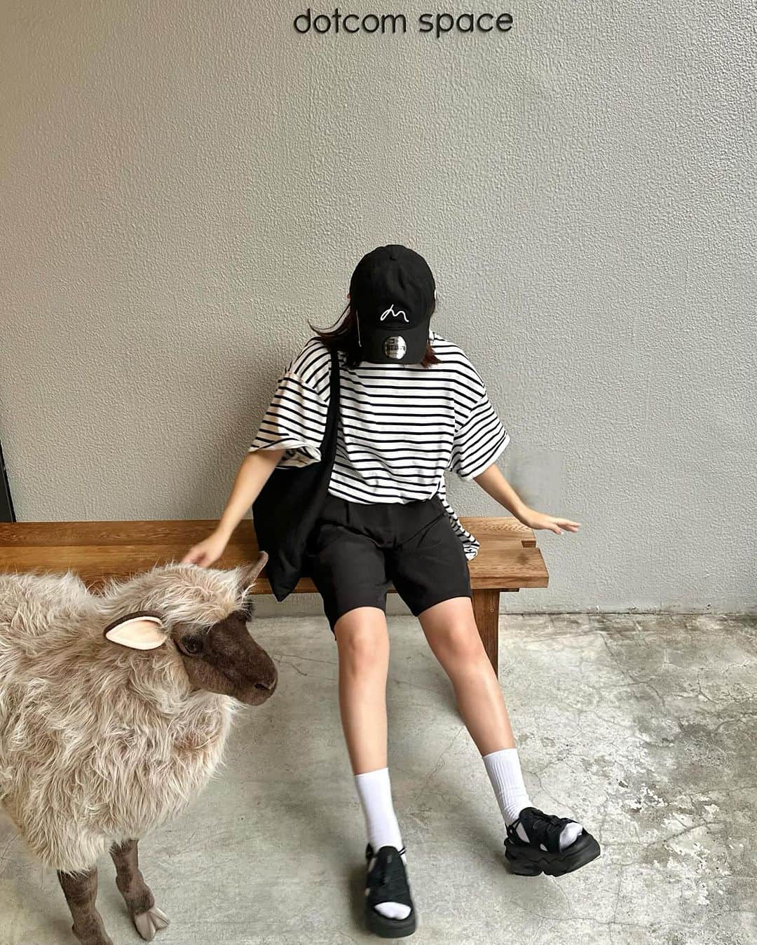 横田亜美さんのインスタグラム写真 - (横田亜美Instagram)「. メンズライクのお洋服〜〜 . @mery.jp のイベントへ🌿 . 新作コスメや自分で描くラテアート… 今回も内容盛りだくさん← . 私が特に気になったのは 日頃からバブ利用者の私なので 昨日花王のバブから 販売された新商品🛀🫧 . 早速お風呂で使ったけど １つの香りではなく 今まであったバブの香りを ２つ融合させてより良いところを 取った！って感じの商品◎ . しかもしかも約10分間も 発泡が続く🫧🫧 . 皆も1度は使ってみてほしい商品🚿 昨日から販売だそう〜 . . #MERYMEET #MERYMEETforUpdate #mery #原宿 #表参道 #明治神宮前 #メンズライク #メンズライクコーデ #メンズライク女子 #メンズライクファッション #158cm #158cmコーデ #キャップコーデ #カジュアルファッション」9月26日 20時26分 - amimi0218