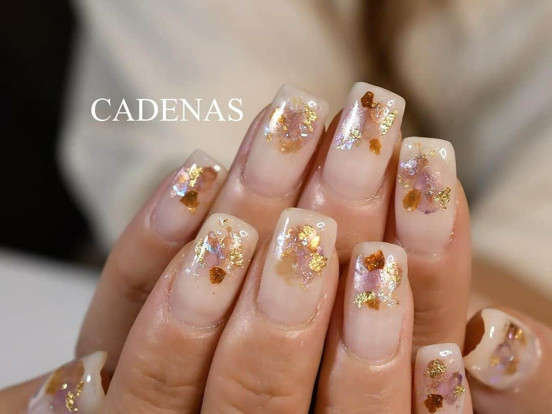 Yuka Maeda ::manicurelistさんのインスタグラム写真 - (Yuka Maeda ::manicurelistInstagram)「スクエアがかわいすぎ🟪😍  .  . Salon data▼ ＝＝＝＝＝＝＝＝＝＝＝＝＝＝＝＝＝＝＝＝ . CADENAS -nail eyelash salon- ●Nail artist  @yuka.maeda  @yuki_cadenas @mai_cadenas ●eyelash　@cadenaseyelash  ゲストに愛と感動を…♡ . 【 LINE ＠cadenas 】 ご予約/お問い合わせはLINEよりお気軽に🤲 ▶︎▶︎#cadenasnail デザインアップしてます♡  price…★⭐︎Instagram特別キャンペーン中⭐︎★ . 「インスタ見たよ👀」と LINEからご予約で特別プライス7500円！！ . ※ご新規様限定 ※キャラクターや特殊なエレメント等のみ 別途料金いただく場合ございます🙇🏻‍♀️ . . price…初回8000円（オフ込み） access…大阪市北区堂山町16-1  中崎町駅  徒歩5分 /  梅田駅  徒歩6分 . tel… 06-4792-8617 ＝＝＝＝＝＝＝＝＝＝＝＝＝＝＝＝＝＝＝＝ . . .  #中崎町ネイル #梅田ネイルサロン #大阪ネイルサロン #関西ネイルサロン #インスタネイル #instanails #instanail #ニュアンスネイル #ネイルサンプル #パープルネイル #ネイルブック #9月ネイル #ネイルチェンジ #今月のネイル #にゅーねいる #Autumnnails  #秋ネイル #オータムネイル #네일아트 #네일스타그램 #귀여운네일 #무광네일  #ミラーネイル #pinknails #冬ネイル #cadenasyuka  #cadenasnail #nailsdesign」9月26日 20時20分 - yuka.maeda