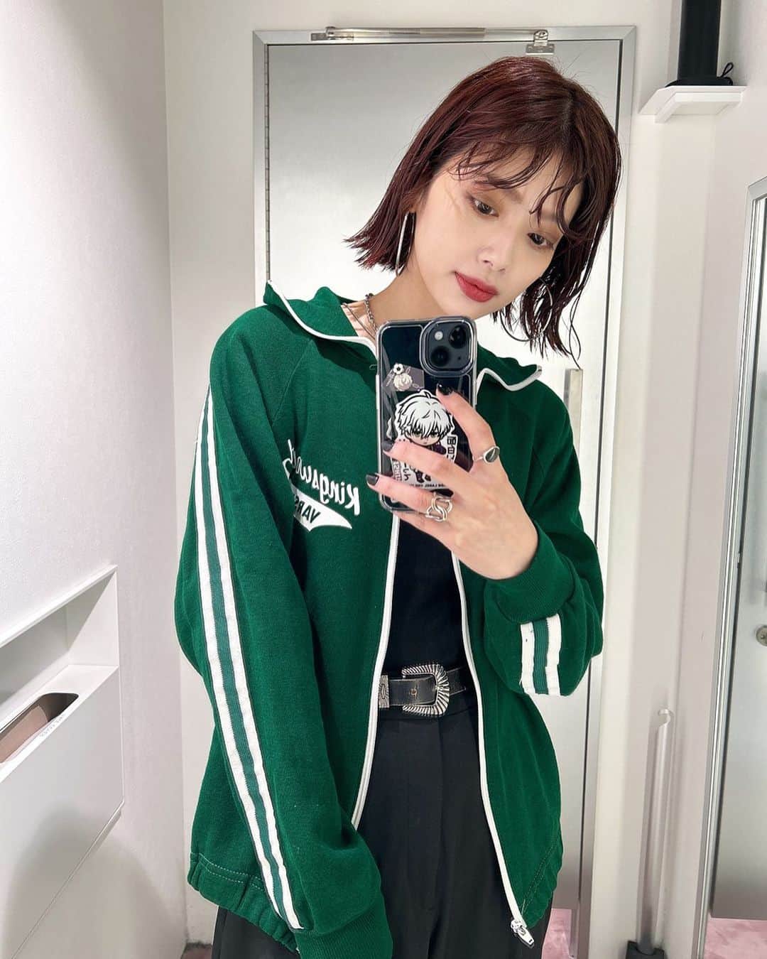 のインスタグラム：「.  ⁡ 涼しくなったら着たいな〜と思って先月買った トラックジャケット💚 ⁡ ⁡ グリーンってあんまり着ないけどこれは 色々着回したいな〜✌🏻 ⁡ ⁡ ⁡ ⁡ ⁡ ⁡ ⁡ ⁡ ⁡ ⁡ #トラックジャケット #トラックジャケットコーデ #古着コーデ #古着女子 #カジュアルコーデ #カジュアルモード」