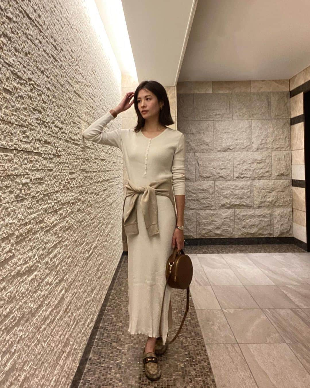 土屋希美さんのインスタグラム写真 - (土屋希美Instagram)「私服  one-piece @qualite_official tops @nanouniverse_official shoes @gucci bag @demiluxebeams bracelet @loewe watch @cartier」9月26日 20時23分 - nozonni