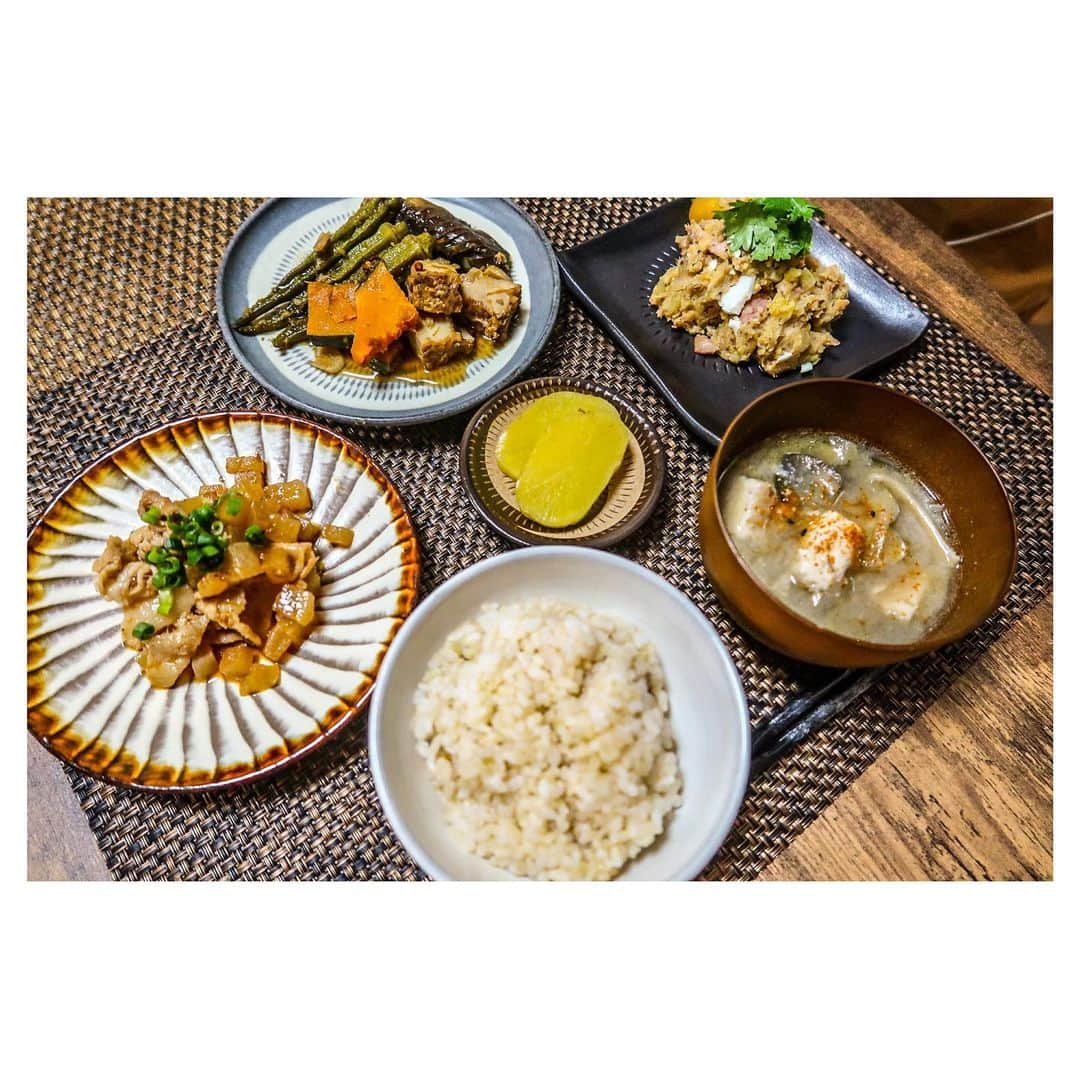 江口雅也さんのインスタグラム写真 - (江口雅也Instagram)「気づけば3時間台所に立っていた、、😂 頭と感覚を磨くのに料理するのが最適ですもん。  ・豚バラ大根甘辛煮 ・煮浸し ・鯖とウィンナー入りポテサラ 　パクチーのせ ・漬物 ・玄米 ・ナスと舞茸と厚揚げ味噌汁  #cook  #cooking  #cookingtime  #cookingathome  #料理男子 #自炊男子 #料理記録  #モデル飯 #和食好き #和食 #小石原焼き  #小石原焼を使おう  #飛び鉋 #福岡器 #東峰村」9月26日 20時23分 - masaya0429