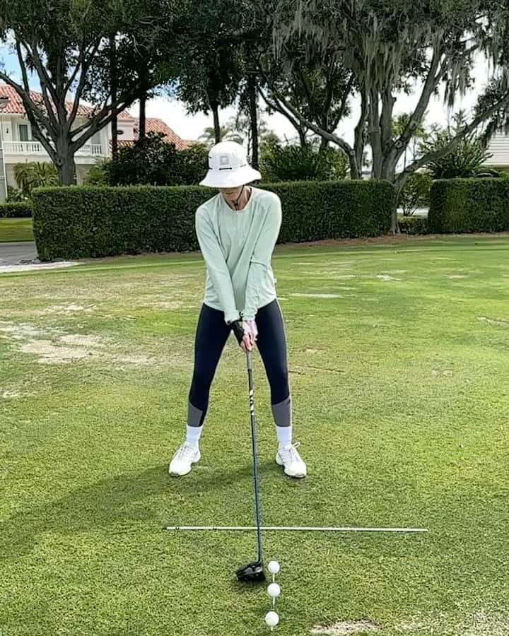 ポーラ・クリーマーのインスタグラム：「Tuesday… 🏌🏼‍♀️⛳️🏌🏼‍♀️can’t wait for the comments on my swing not my outfit 😘🤣😉 Protecting the skin!!!」