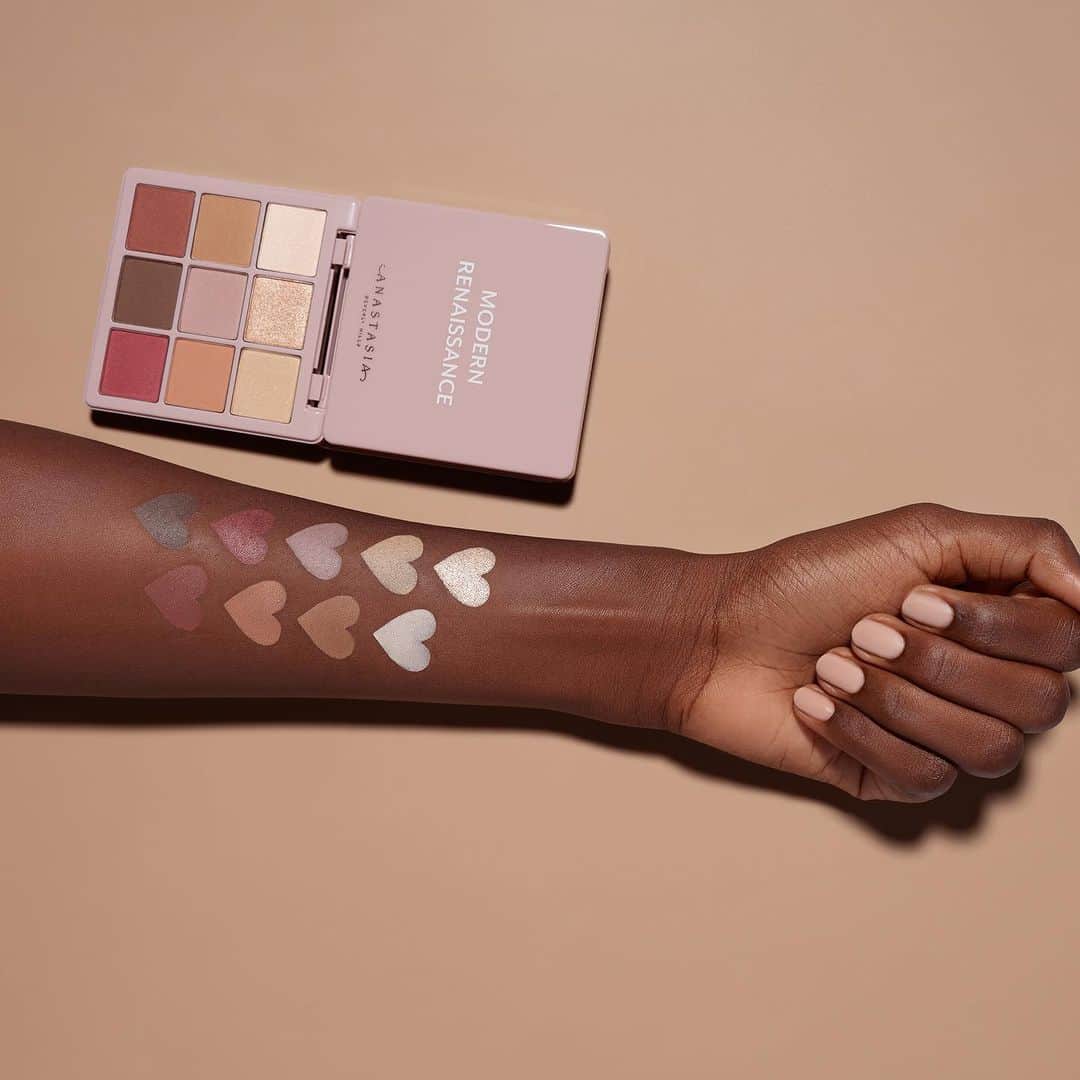 Anastasia Beverly Hillsさんのインスタグラム写真 - (Anastasia Beverly HillsInstagram)「We've packed all that timeless Modern Renaissance and Sultry beauty into TWO BRAND NEW minis! 💖✨ Which one are you most excited about? 👀  Coming soon! 🥳  #AnastasiaBeverlyHills」9月27日 6時02分 - anastasiabeverlyhills