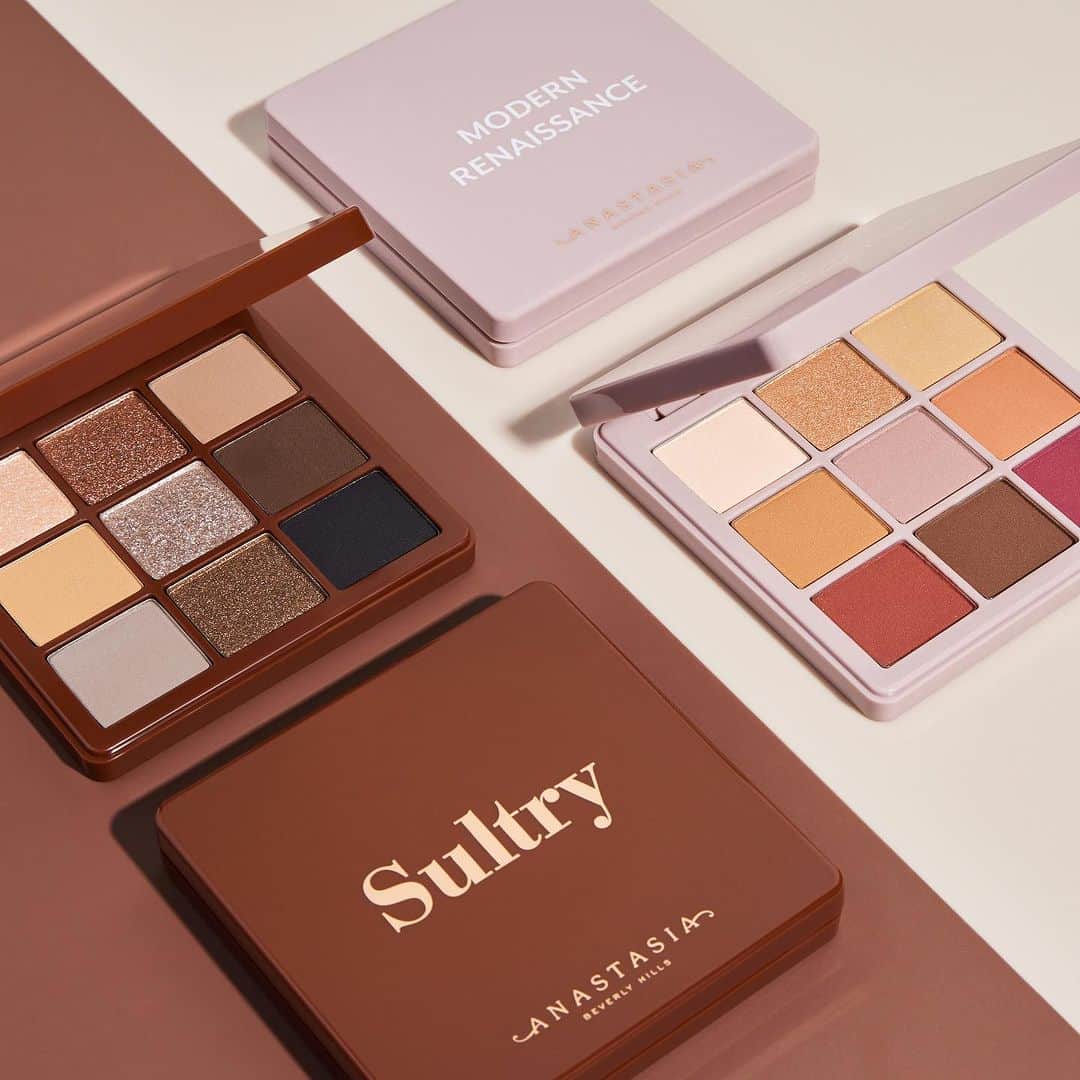 Anastasia Beverly Hillsのインスタグラム：「We've packed all that timeless Modern Renaissance and Sultry beauty into TWO BRAND NEW minis! 💖✨ Which one are you most excited about? 👀  Coming soon! 🥳  #AnastasiaBeverlyHills」
