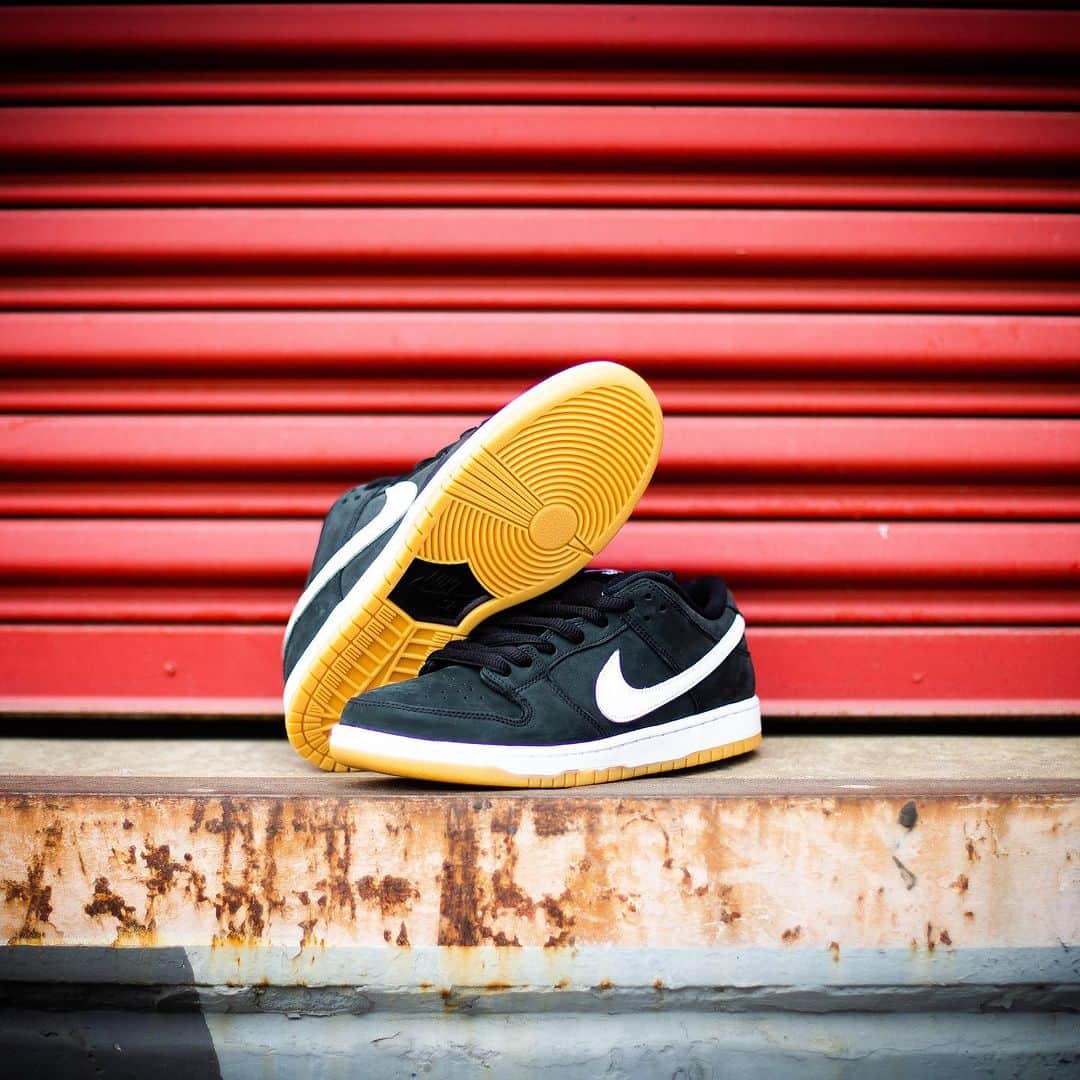 The Berricsのインスタグラム：「Soft leather gives a premium look and feel. Details are inspired by the DNA of Nike Brand. Circular tread gives you multidirectional grip. Padded collar and tongue feel soft and comfortable around your ankles. Flexible gum rubber outsole with a full cupsole stitch is exceptionally durable.  Crafted from premium materials, the Dunk Low Pro updates a classic skate shoe. A tacky, rubber outsole grips your board, while classic details elevate your look.  ENTER THE RAFFLE NOW 🔗LINK IN BIO🔗  Winners will receive a notification September 27th. - This raffle registration is limited to one entry per person per style. Any multiple entries from one person will be disqualified. Raffle winners will be contacted via Email which will include instructions on payment details. If you do not comply with stated instructions, your chance to purchase will be forfeited. No refunds or exchanges will be entertained. Complete set of rules are available on the raffle entry link.  #skateboardingisfun #berrics」