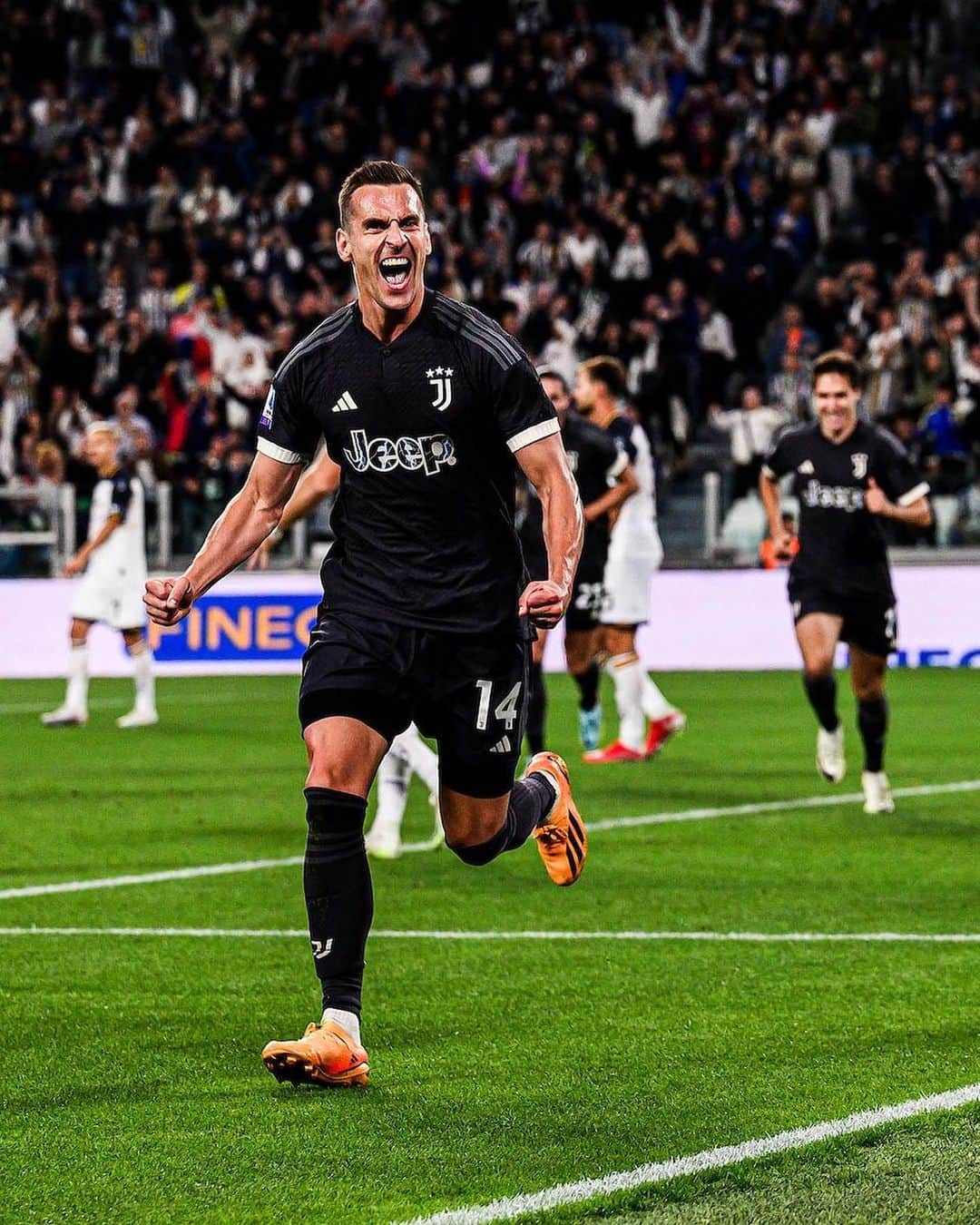 アルカディウシュ・ミリクのインスタグラム：「Che bello tornare al goal, che bello vincere stasera. Forza Juve ⚪️⚫️」