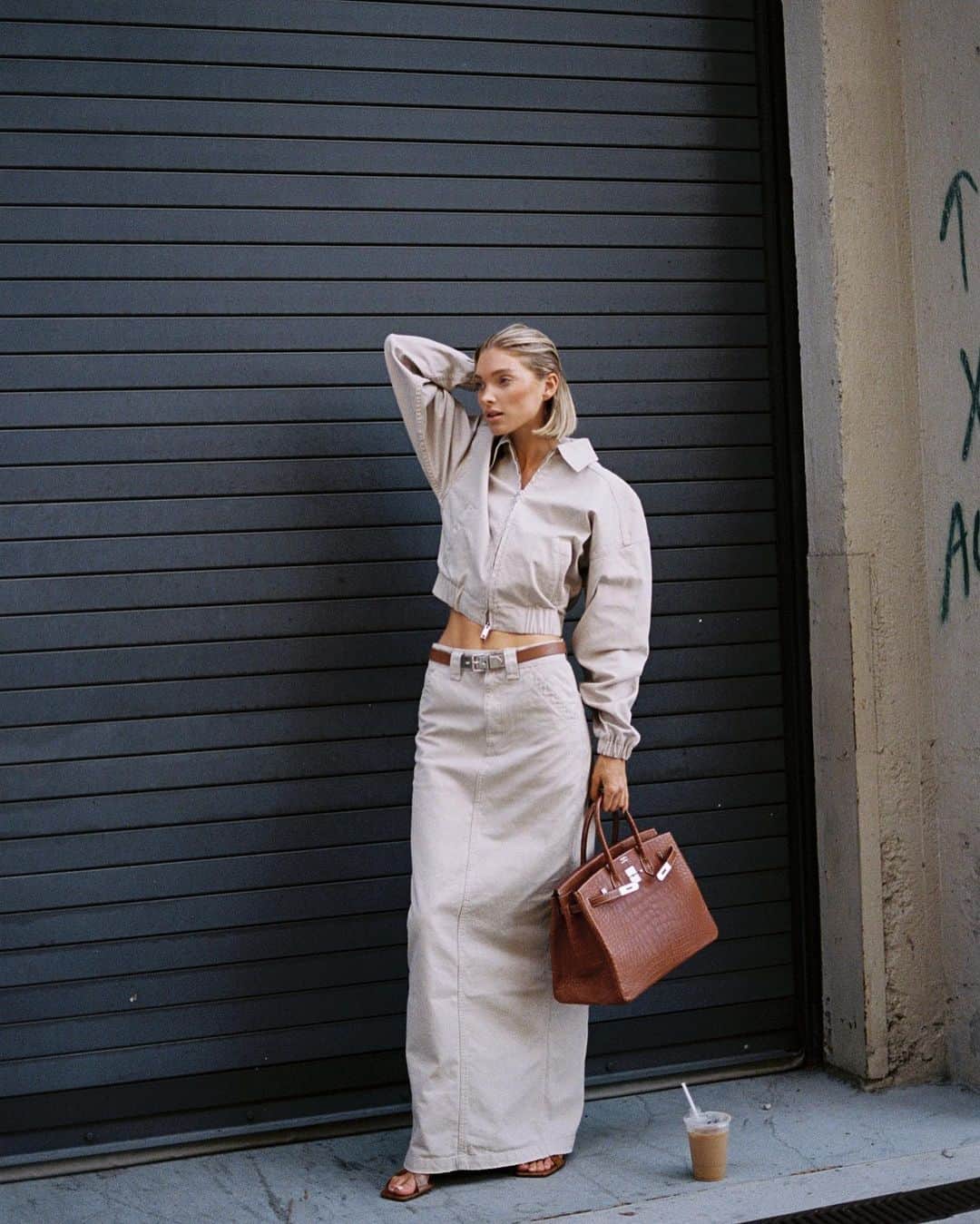 エルザ・ホスクさんのインスタグラム写真 - (エルザ・ホスクInstagram)「The workwear uniform💼 @helsastudio ☕️」9月27日 6時01分 - hoskelsa