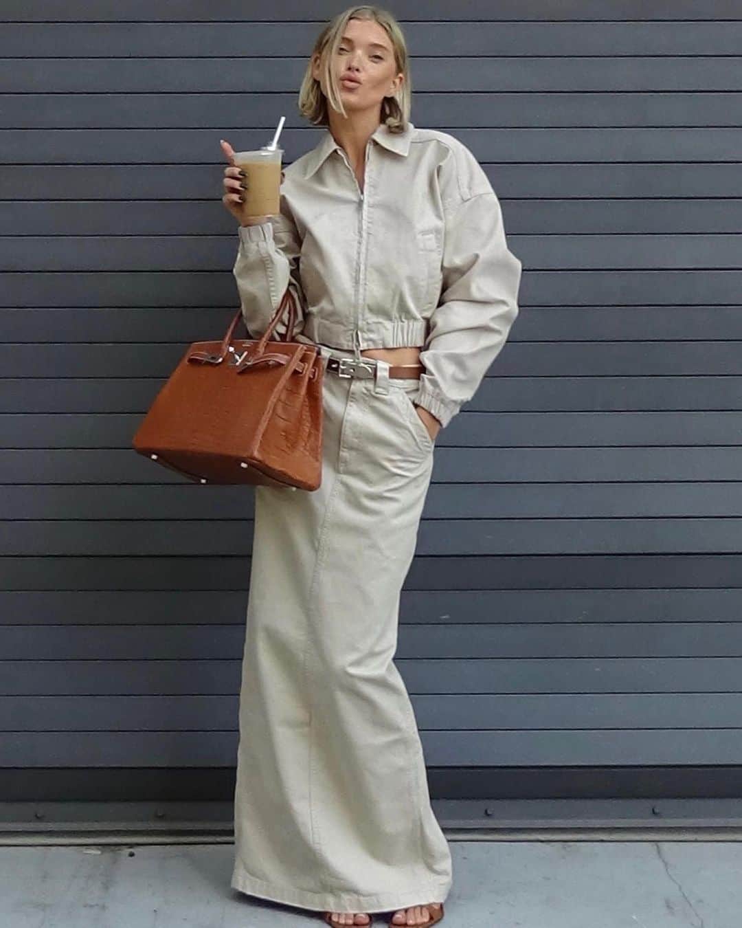 エルザ・ホスクさんのインスタグラム写真 - (エルザ・ホスクInstagram)「The workwear uniform💼 @helsastudio ☕️」9月27日 6時01分 - hoskelsa